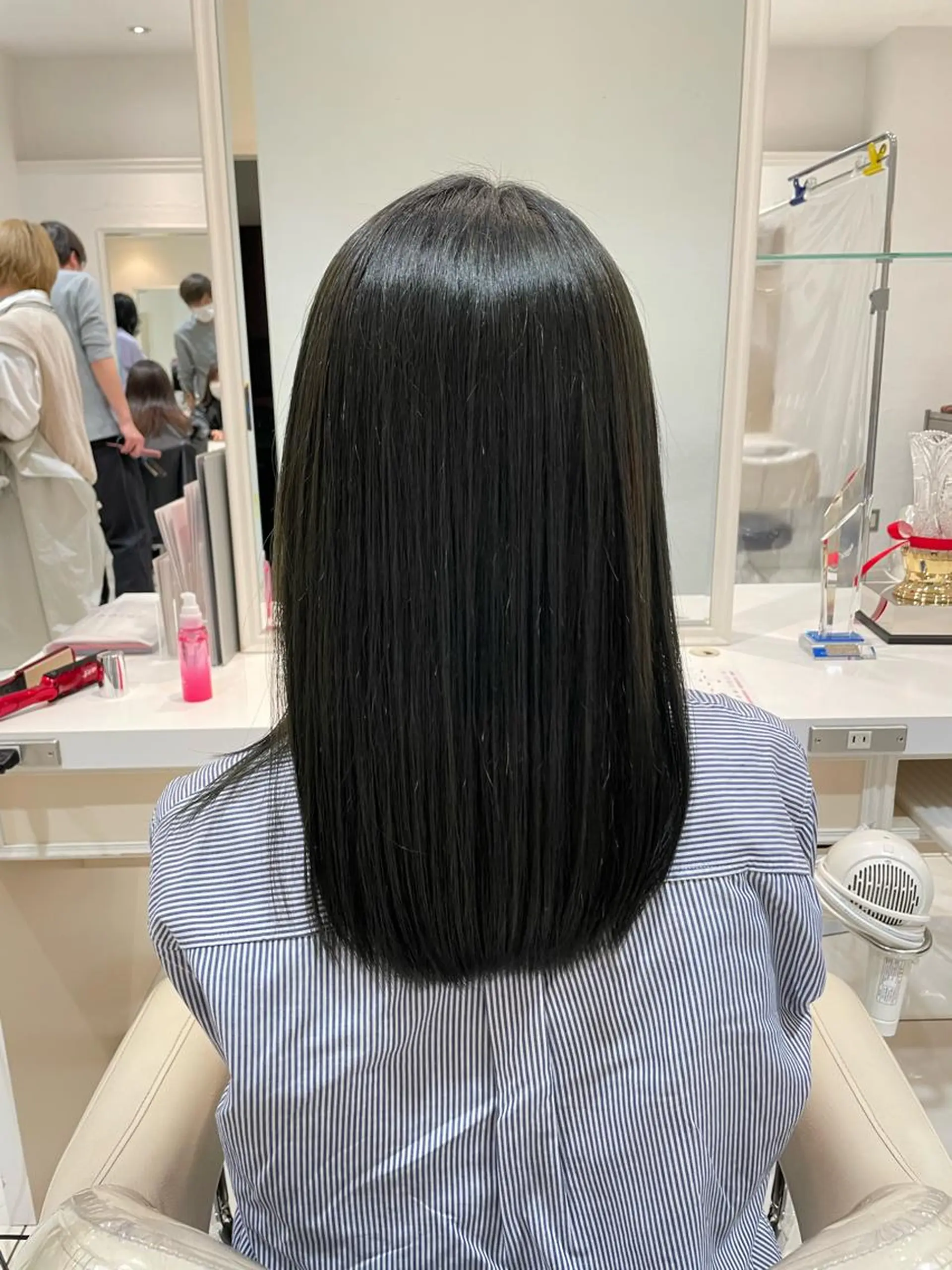 セミロング カラー オリーブカラー ユ カの眉毛・アイブロウイメージ