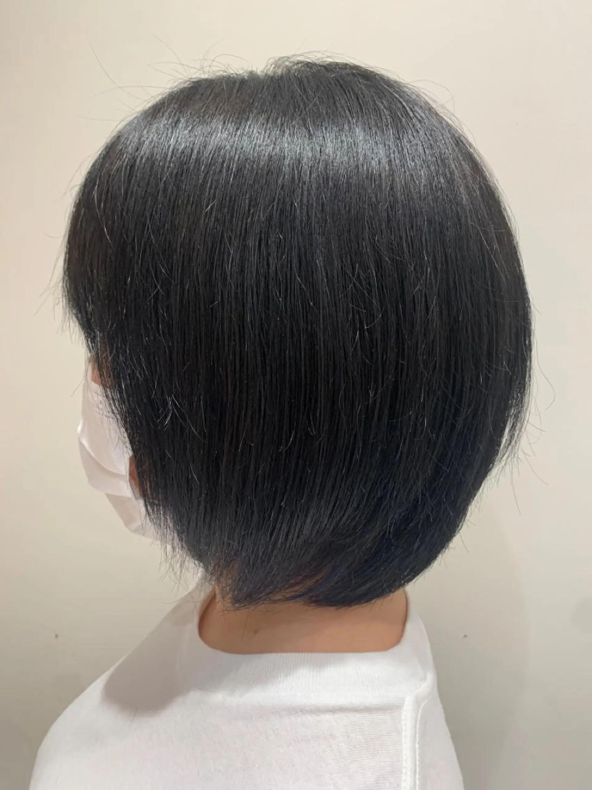 ショート カラー 黒髪 ブリーチ ブルーカラー ブルーブラック 透明感カラー/レイヤ ーhinata.のヘアスタイル