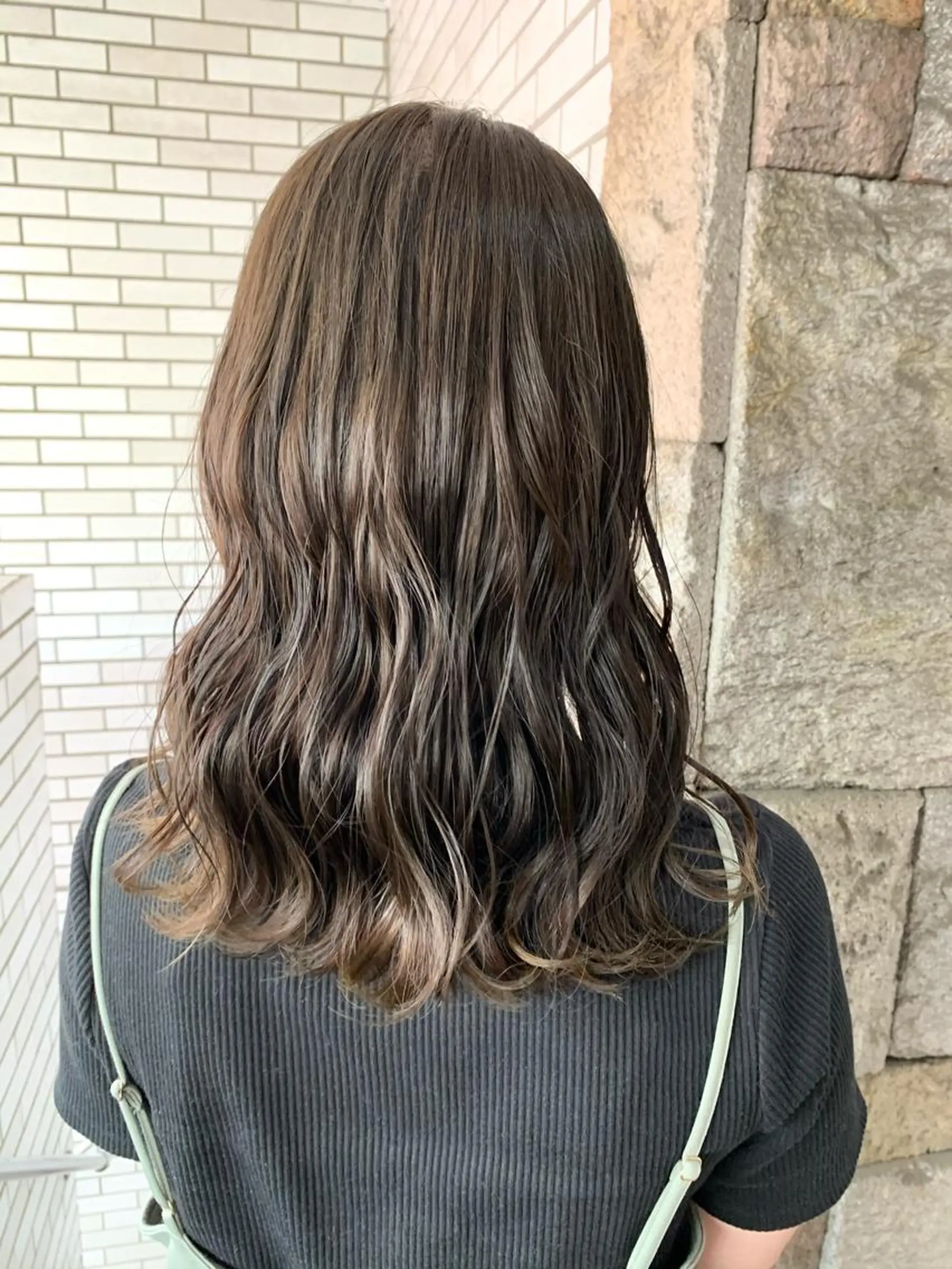セミロング カラー 蓮見  友里のヘアスタイル