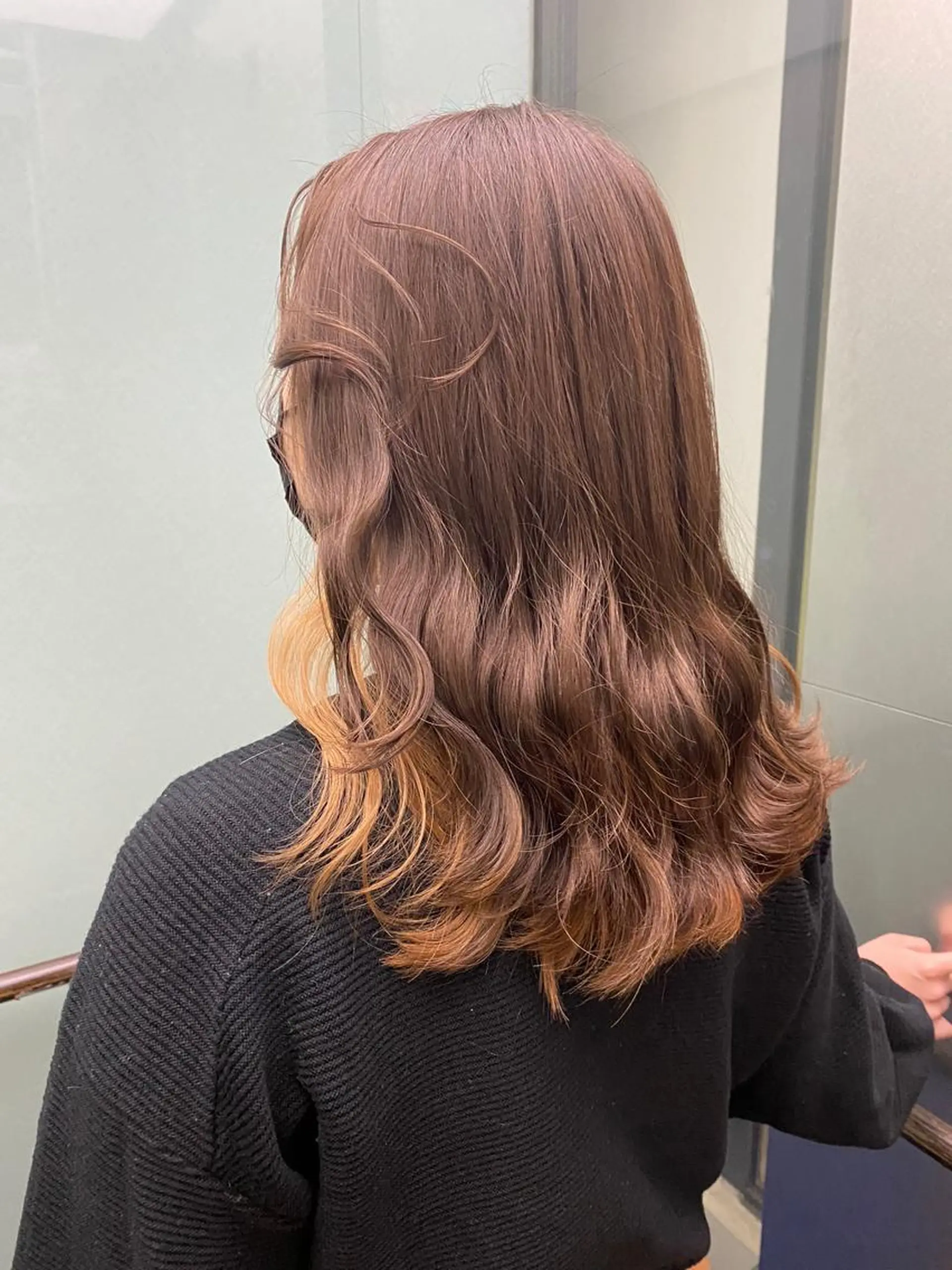 ロング アッシュ 艶•透明感カラー フィーシーのヘアスタイル