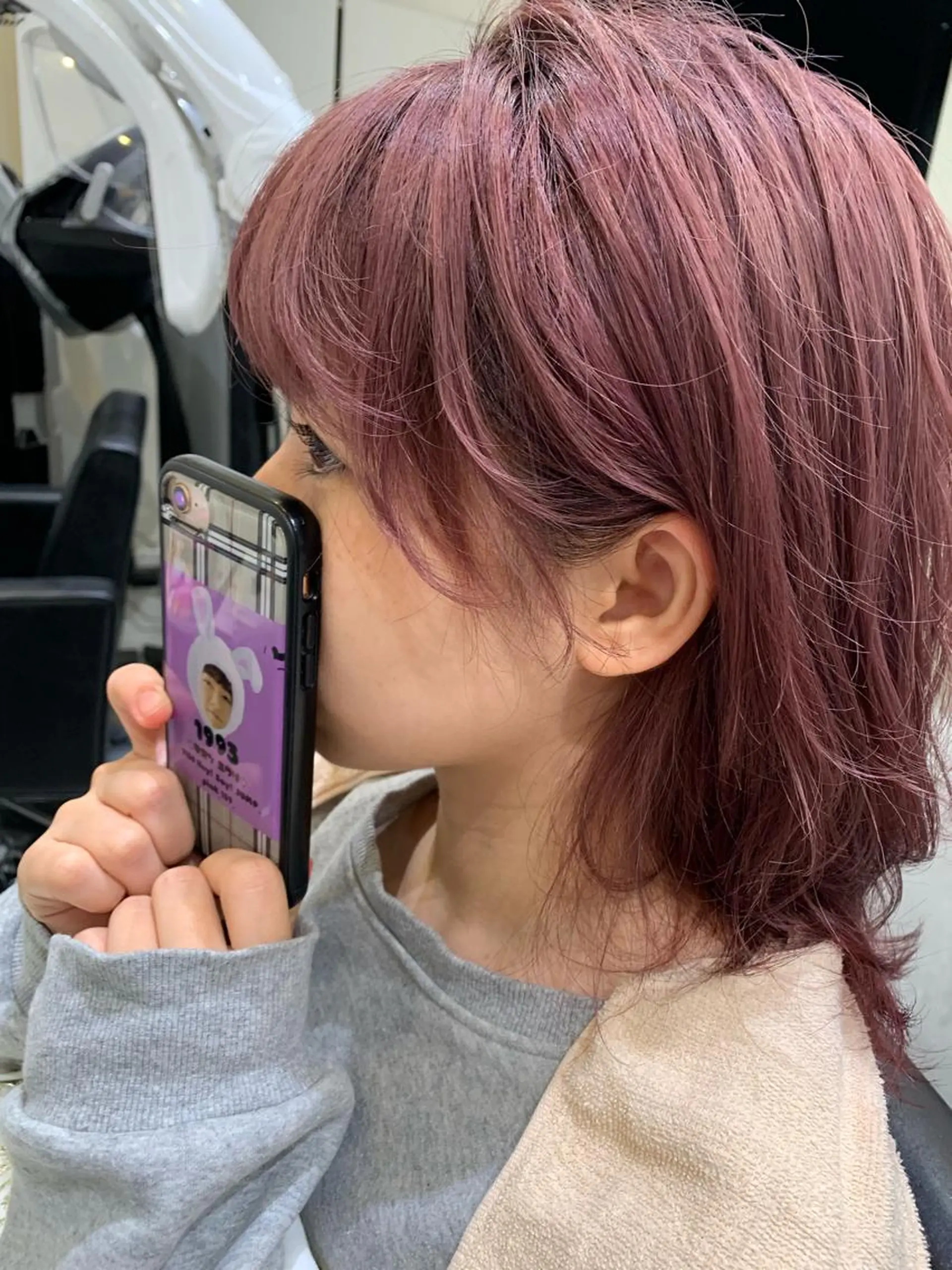 ミディアム カラー ベージュカラー ピンクカラー ピンクベージュ 顔周りカット 喜友名 泉樹のヘアスタイル