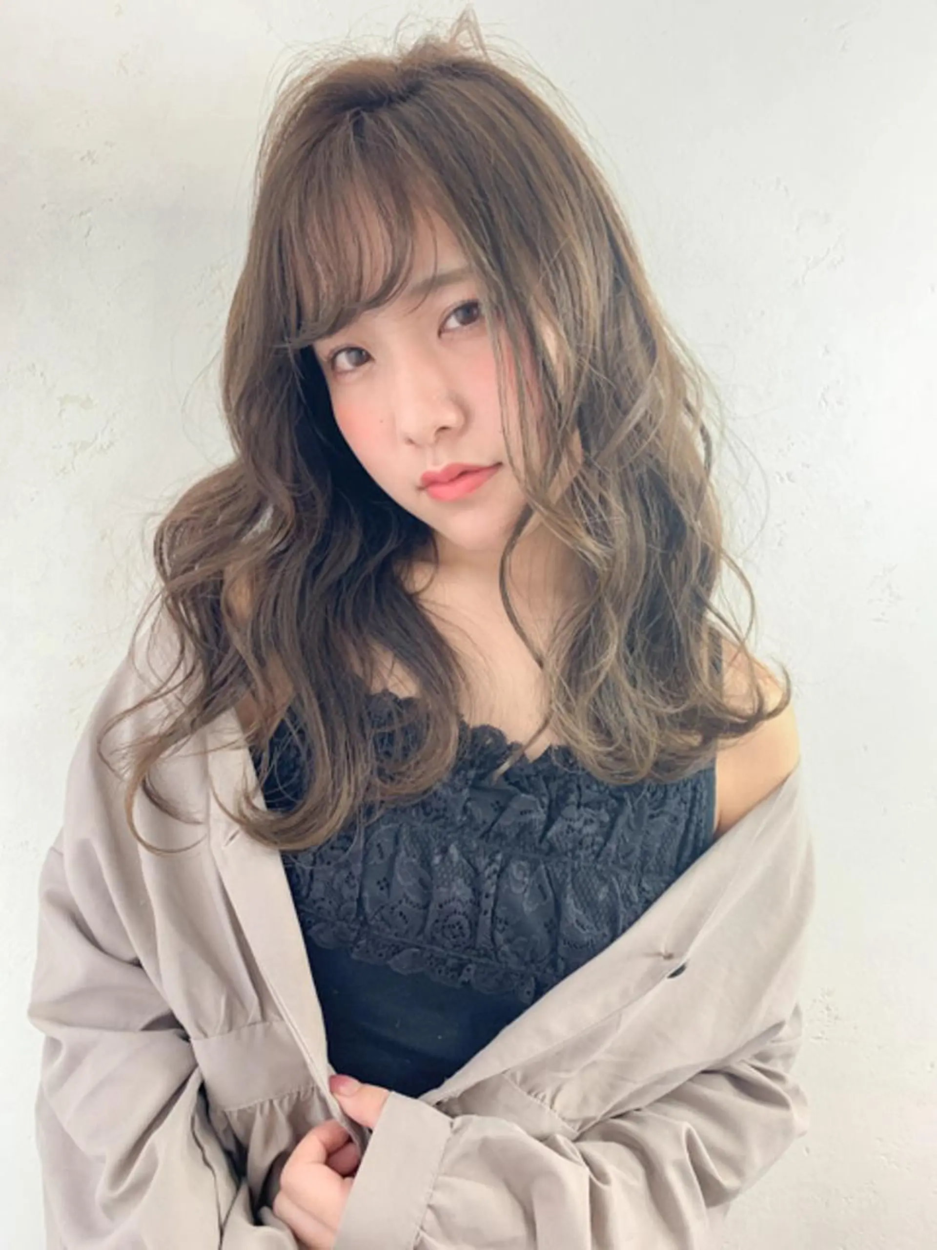 ミディアム カラー ミディアムパーマ アディクシーカラー バレイヤージュ ベージュカラー ブリーチ ヘアカラー トリートメント 隠れ家美容室 RAW TOKYO 【公式】のヘアスタイル