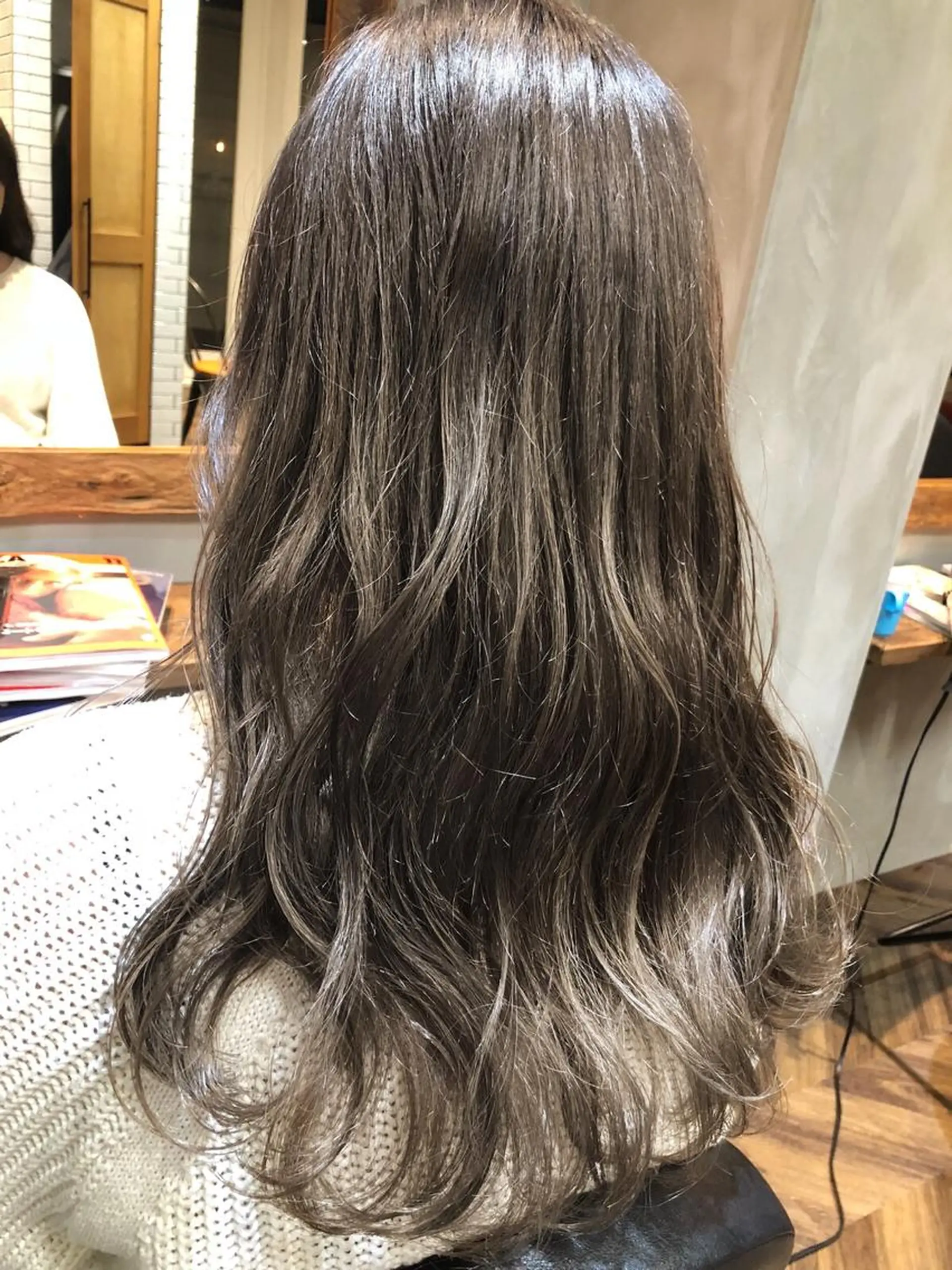 ロング カラー ハイライトカラー ハイライト 遠藤 眞実のヘアスタイル