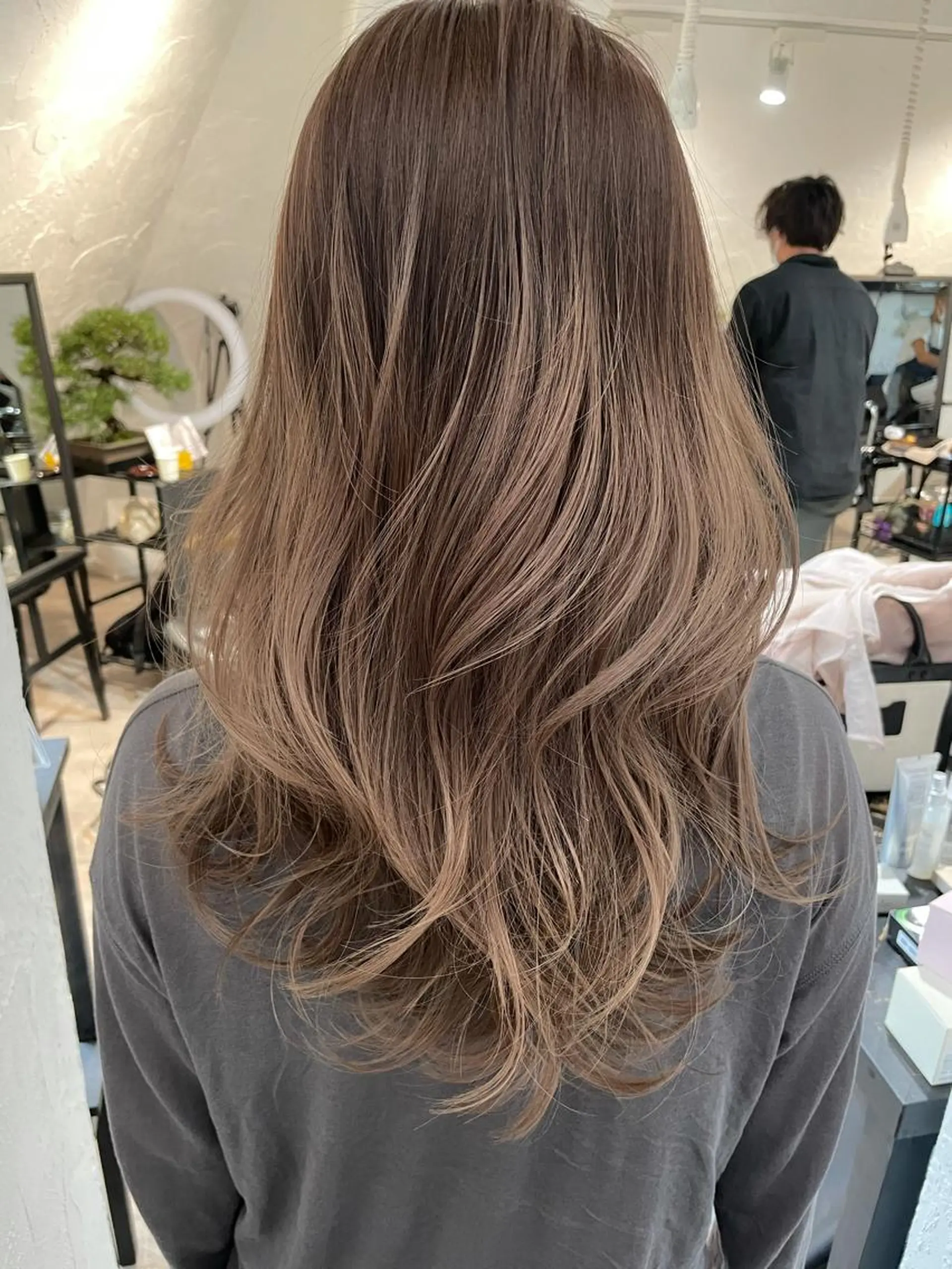 ロング カラー バレイヤージュ ブラウンカラー ナチュラルブラウン レイヤーカット モデル募集 LoA新宿代表の眉毛・アイブロウイメージ