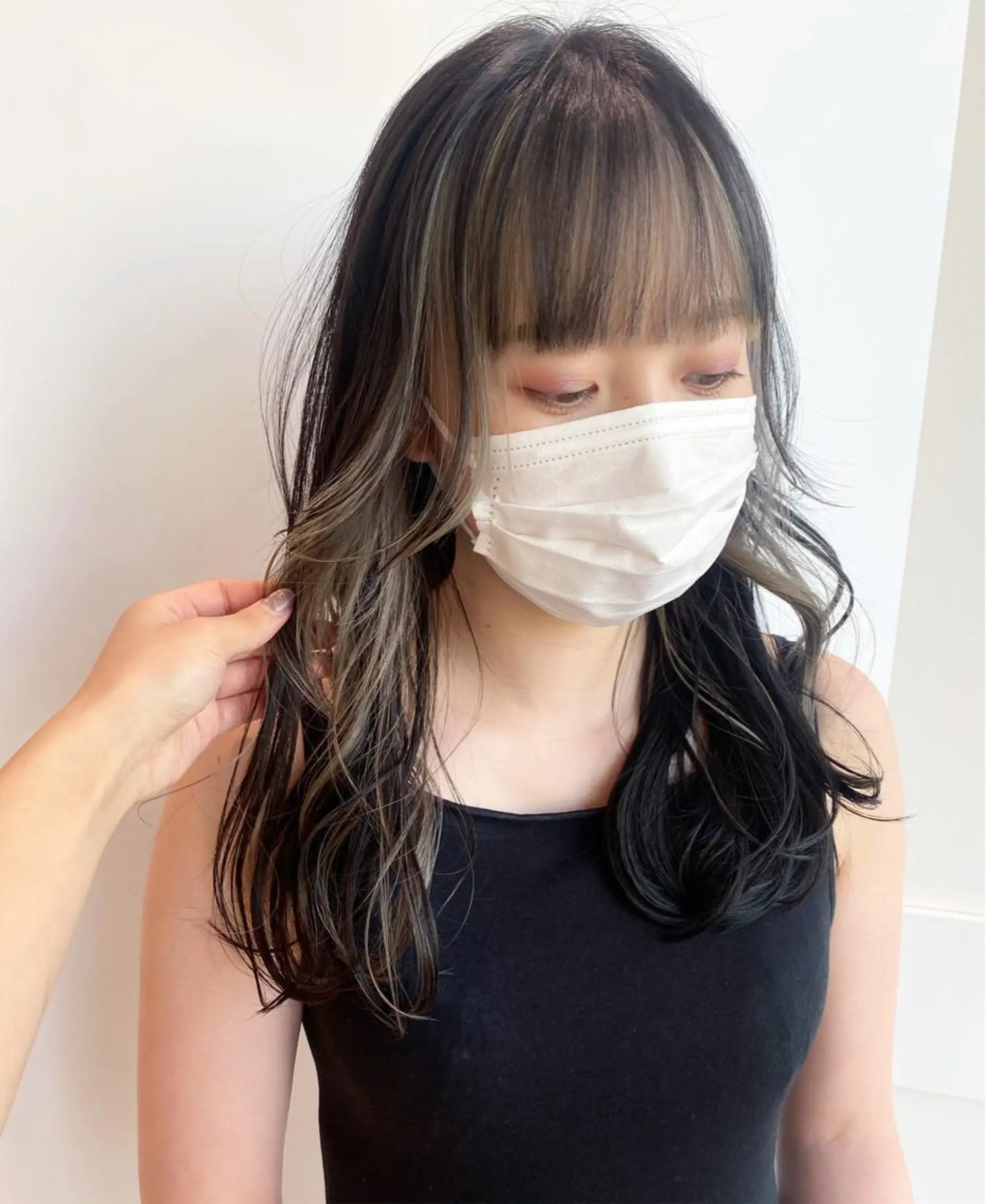 セミロング カラー ミストバング ブリーチ  フェイスフレーミング ウルフカット ハッシュカット/七海のヘアスタイル