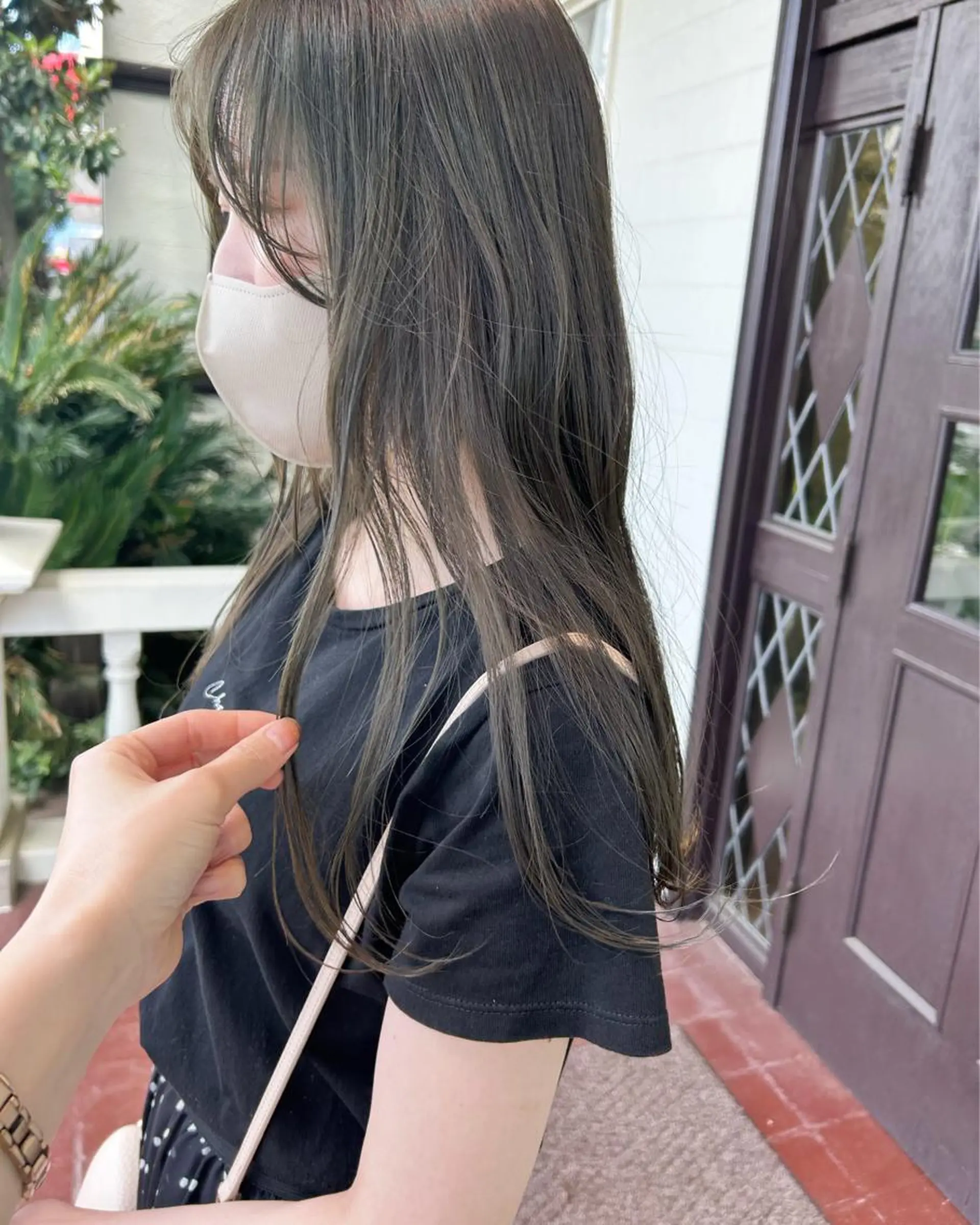 ロング カラー ベージュカラー ブリーチ ブリーチなしカラー オリーブベージュ カット ヘアカラー トリートメント 江原 彩華のヘアスタイル