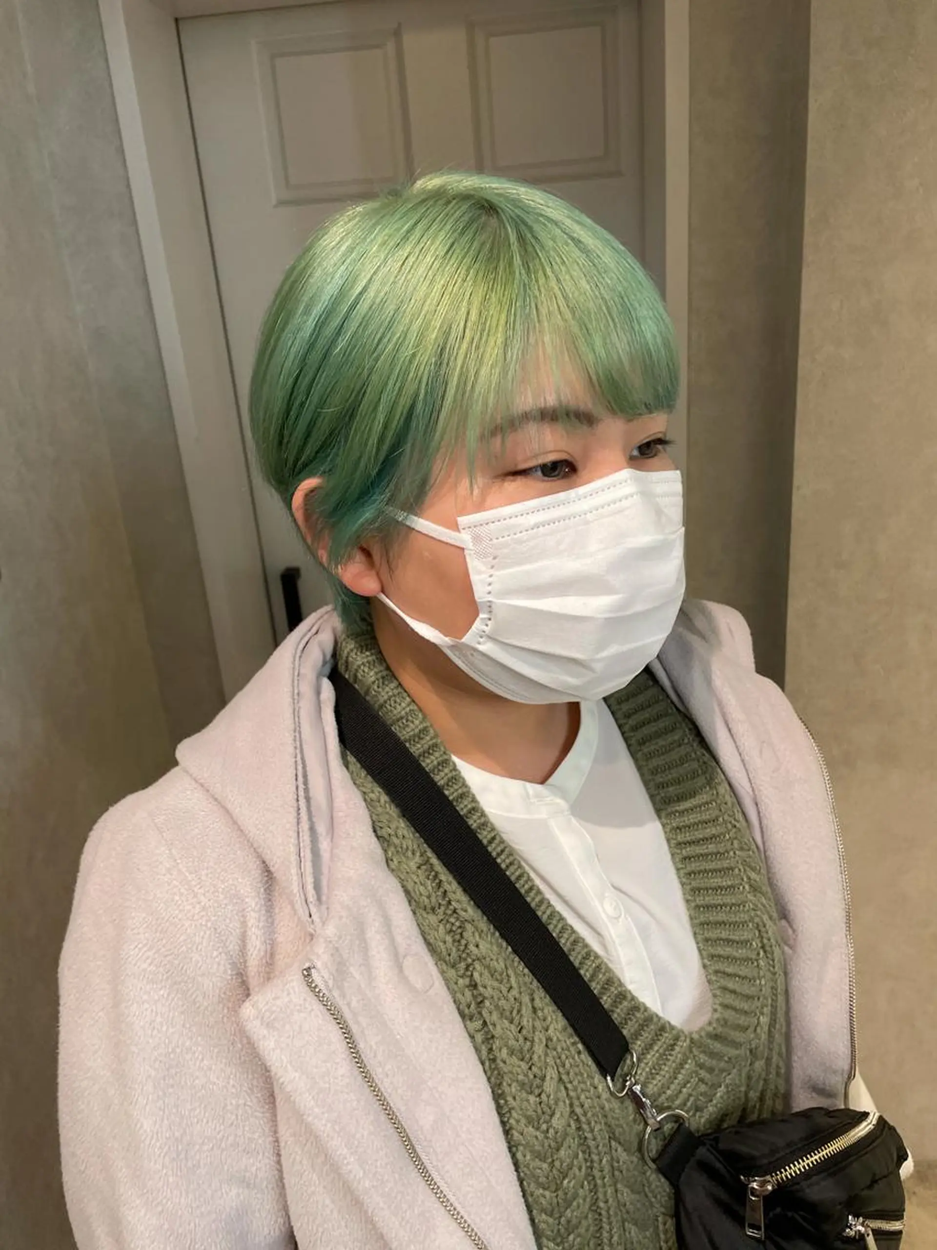 ショート カラー ブリーチ ケアブリーチ ミント ミントグリーン ヘアカラー ナチュラル透明感🌱 小山美樹子のヘアスタイル