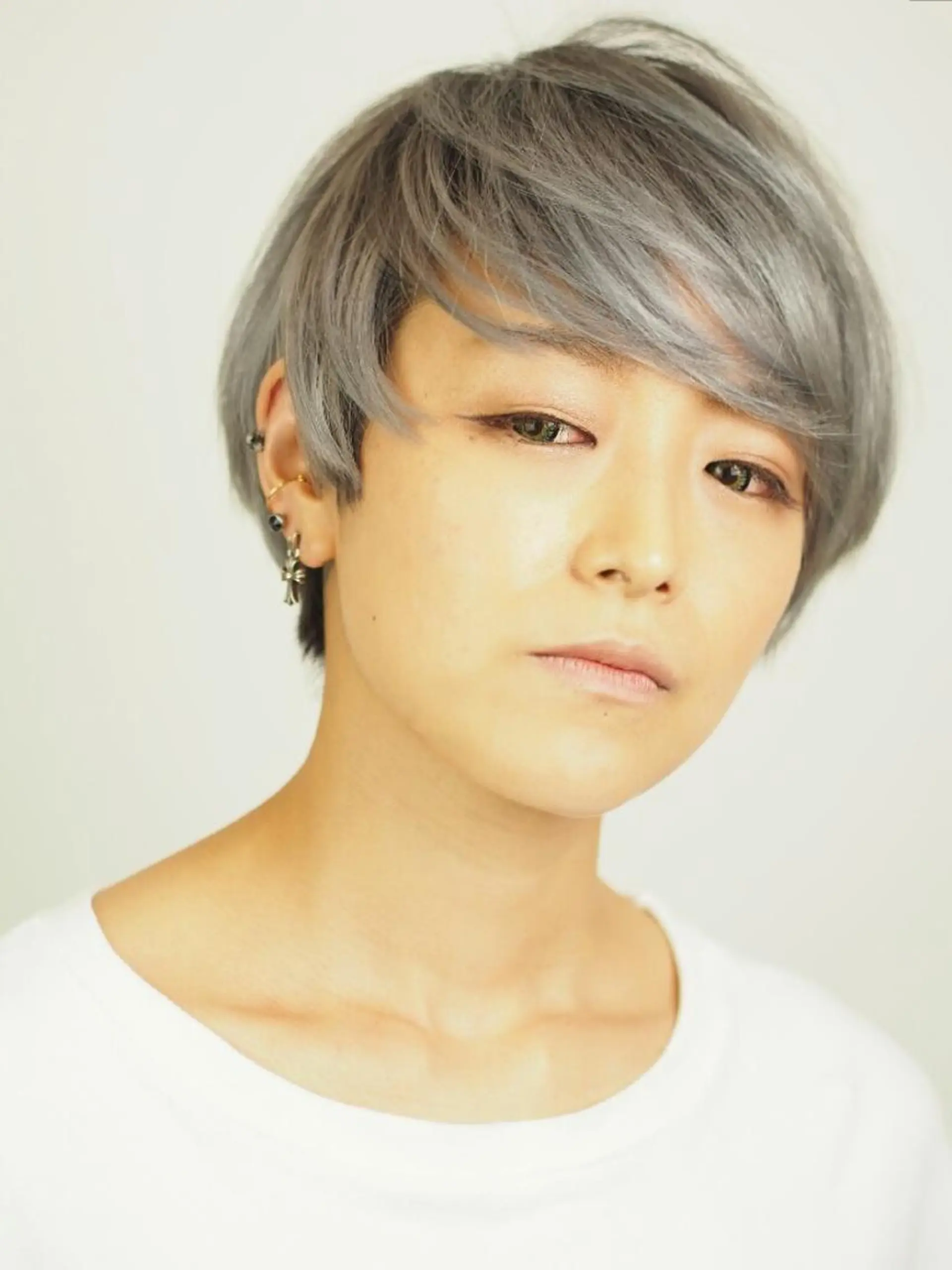 ショート カラー アッシュ シルバー シルバーアッシュ ショートヘア 百瀬 俊幸のその他イメージ