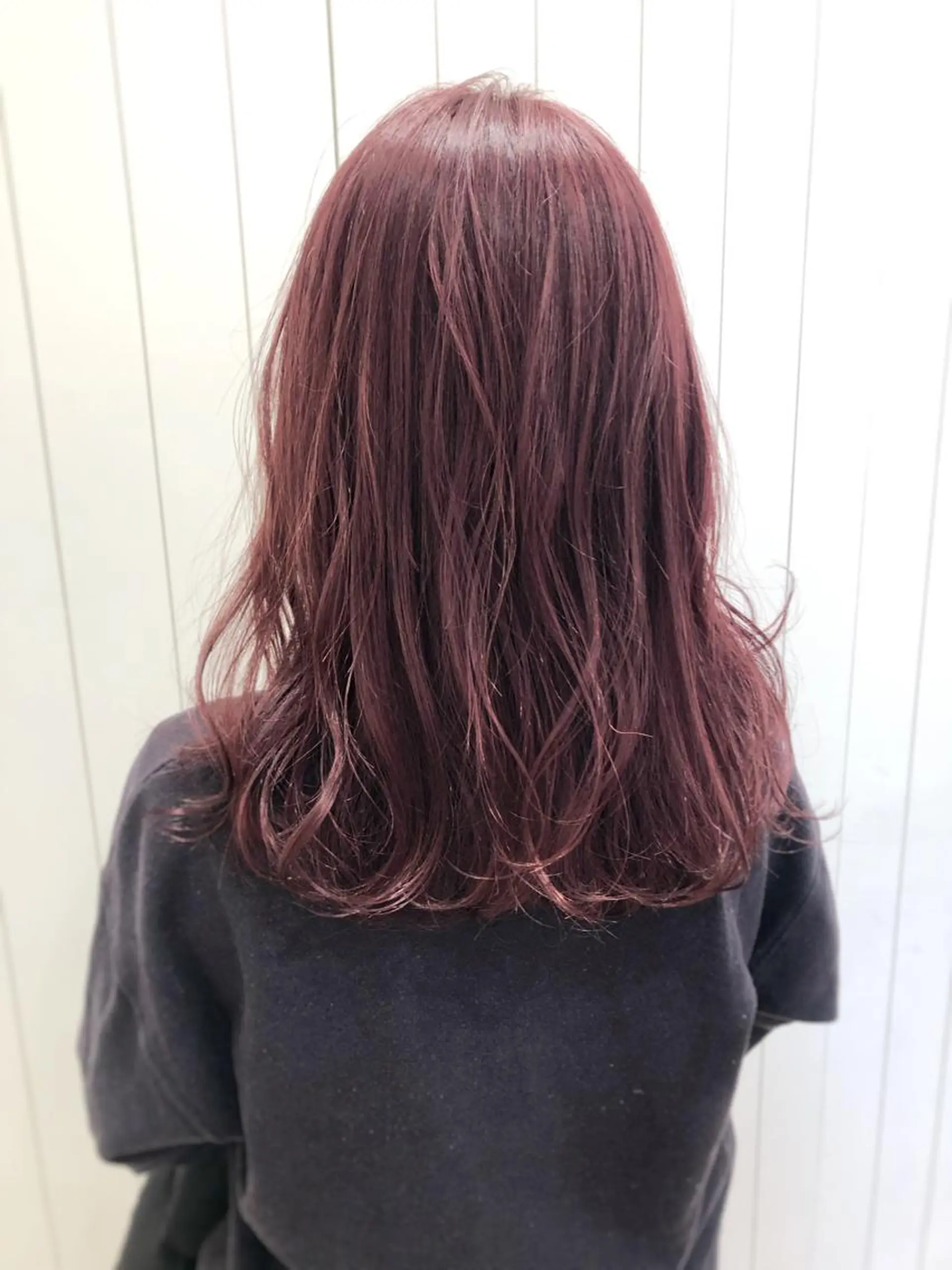 ミディアム カラー カシス ピンクカラー ケアブリーチ 坪井佑樹のヘアスタイル