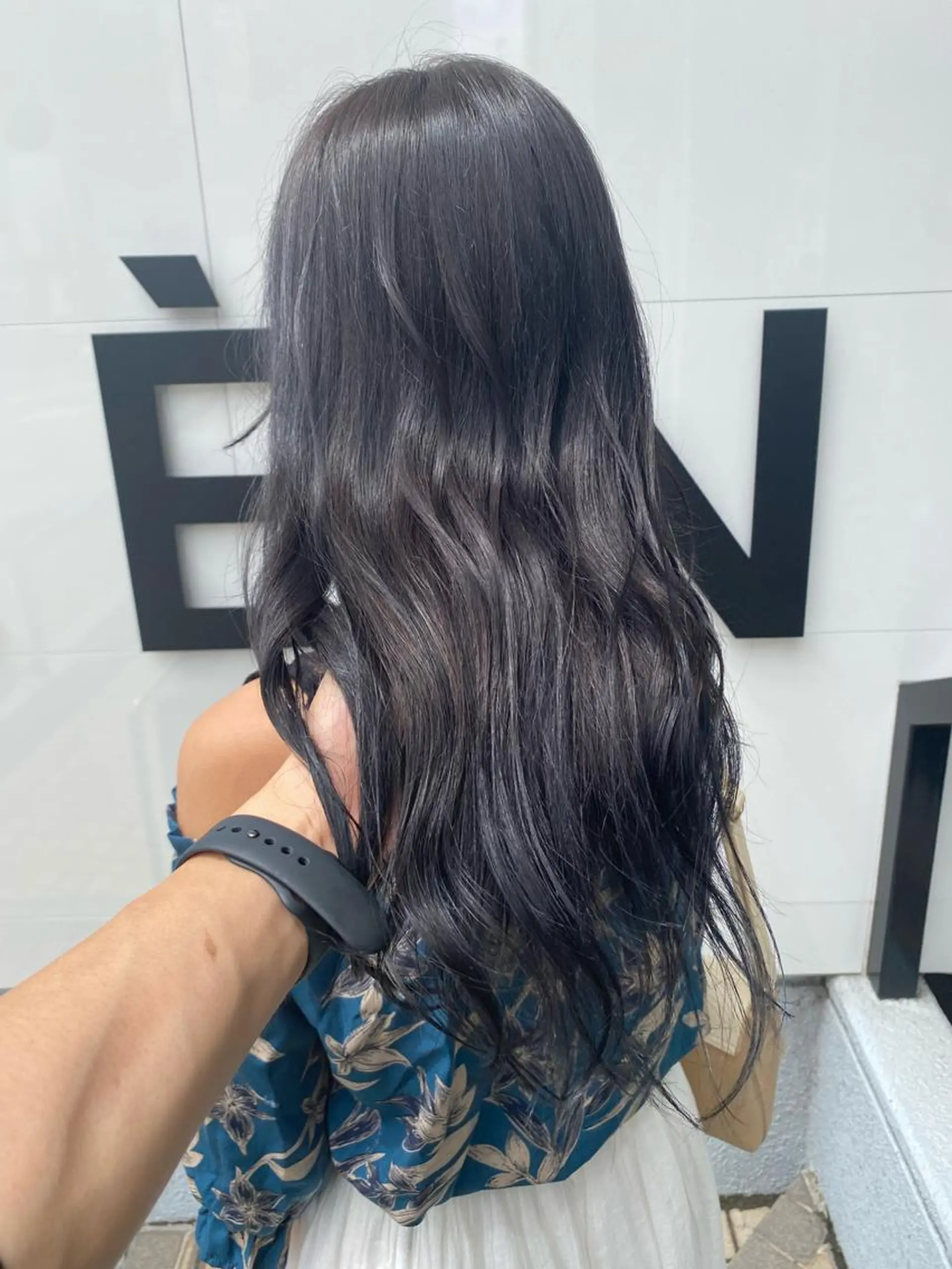 セミロング カラー パーマ ヘアアレンジ メンズ キッズ ネイル マツエク・マツパ メンズブリーチ メンズハイトーン 学生(メンズ向け) ブリーチ グレージュ 韓国🇰🇷レイヤー カットオリーブカラーのヘアスタイル