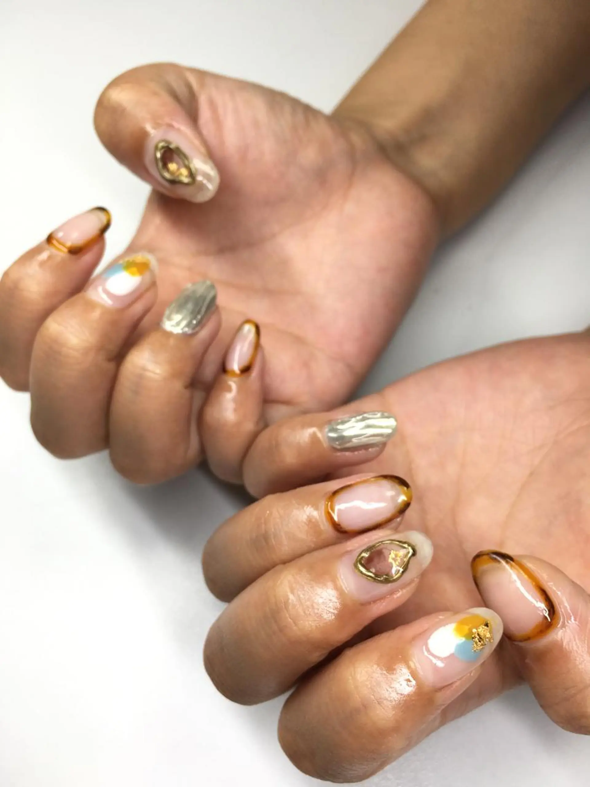 ネイル べっ甲ネイル ニュアンスネイル ハンドネイル glow_ nailのネイルデザイン