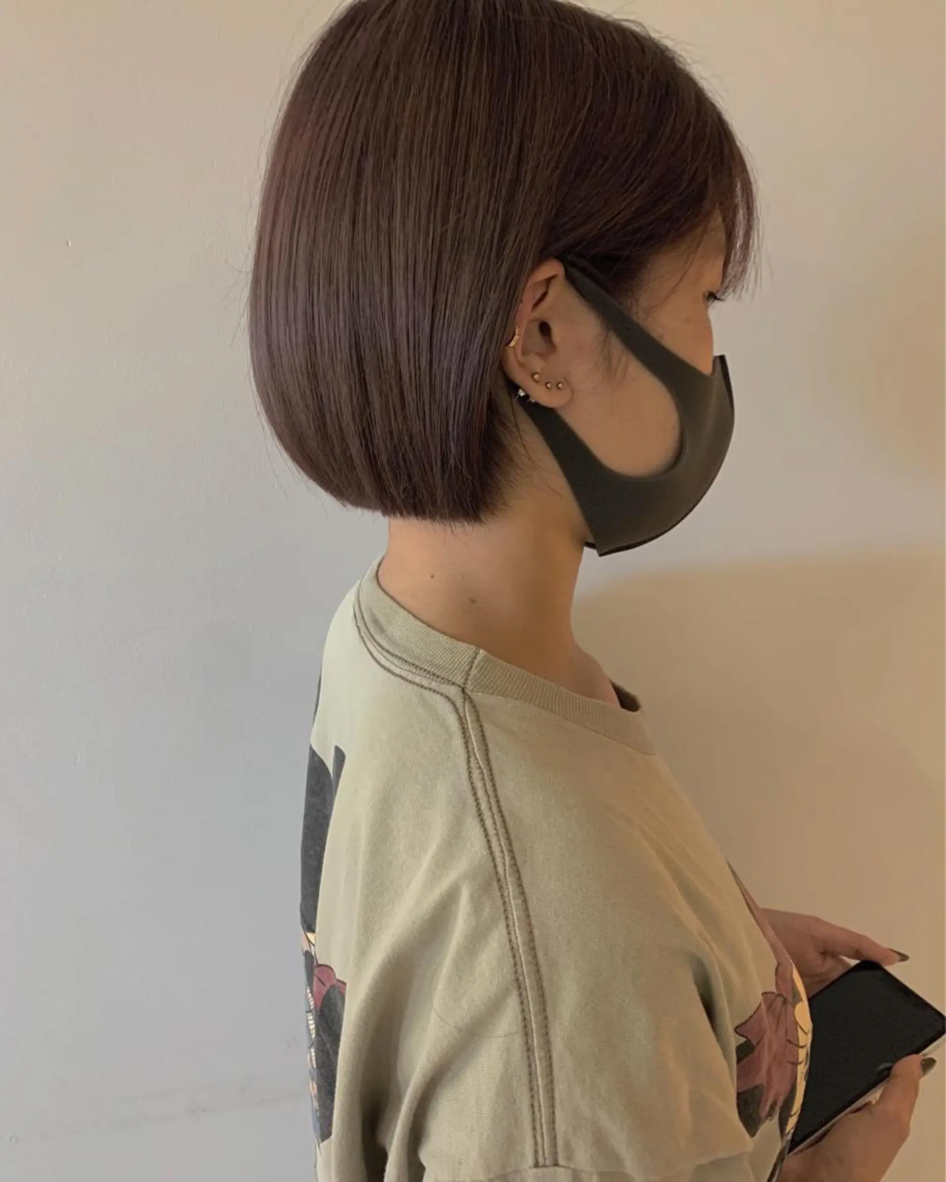 ショート ラベンダーベージュ ボブ 菅原リキヤ くびれレイヤーヘアのヘアスタイル