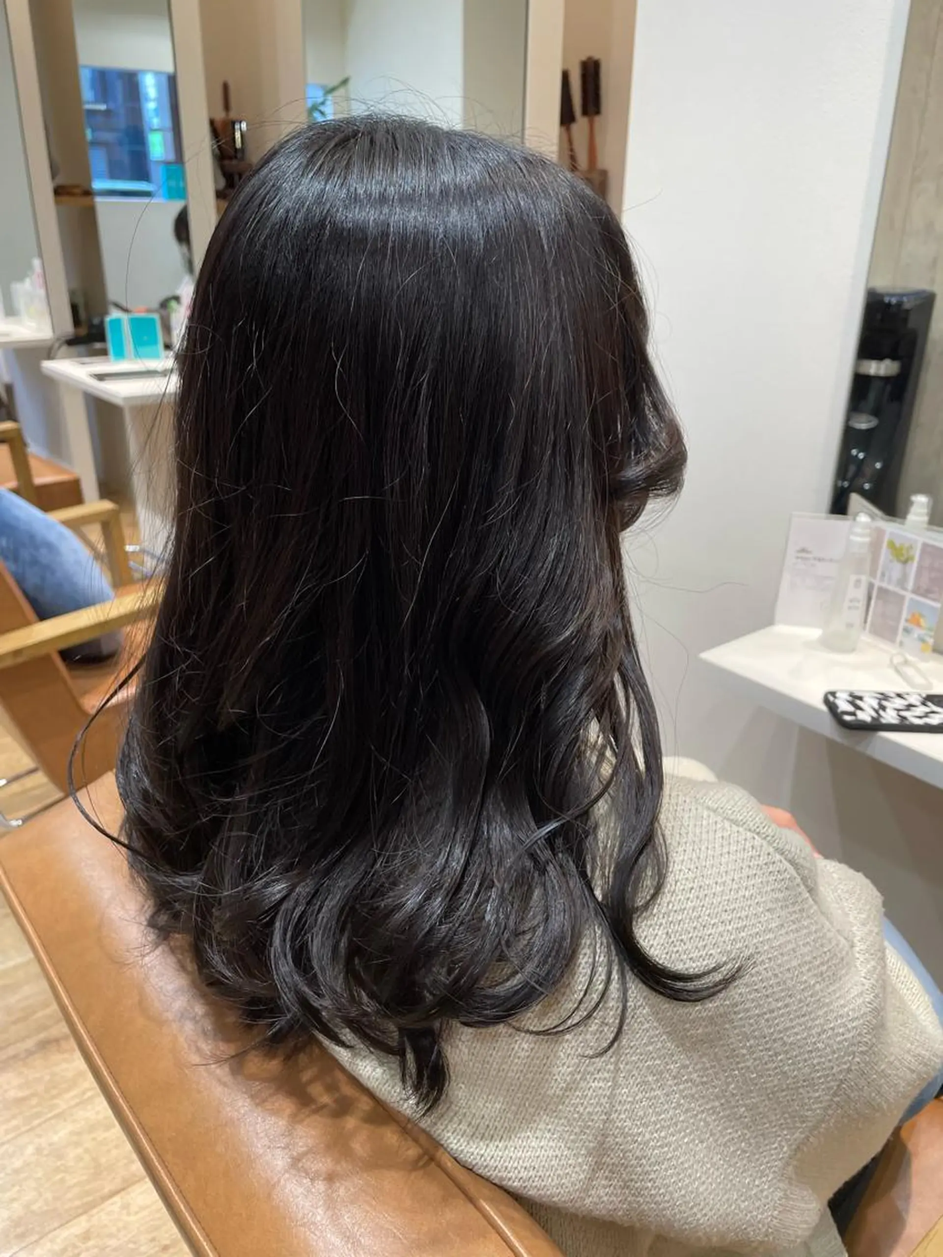セミロング カラー 亀田 実花のヘアスタイル