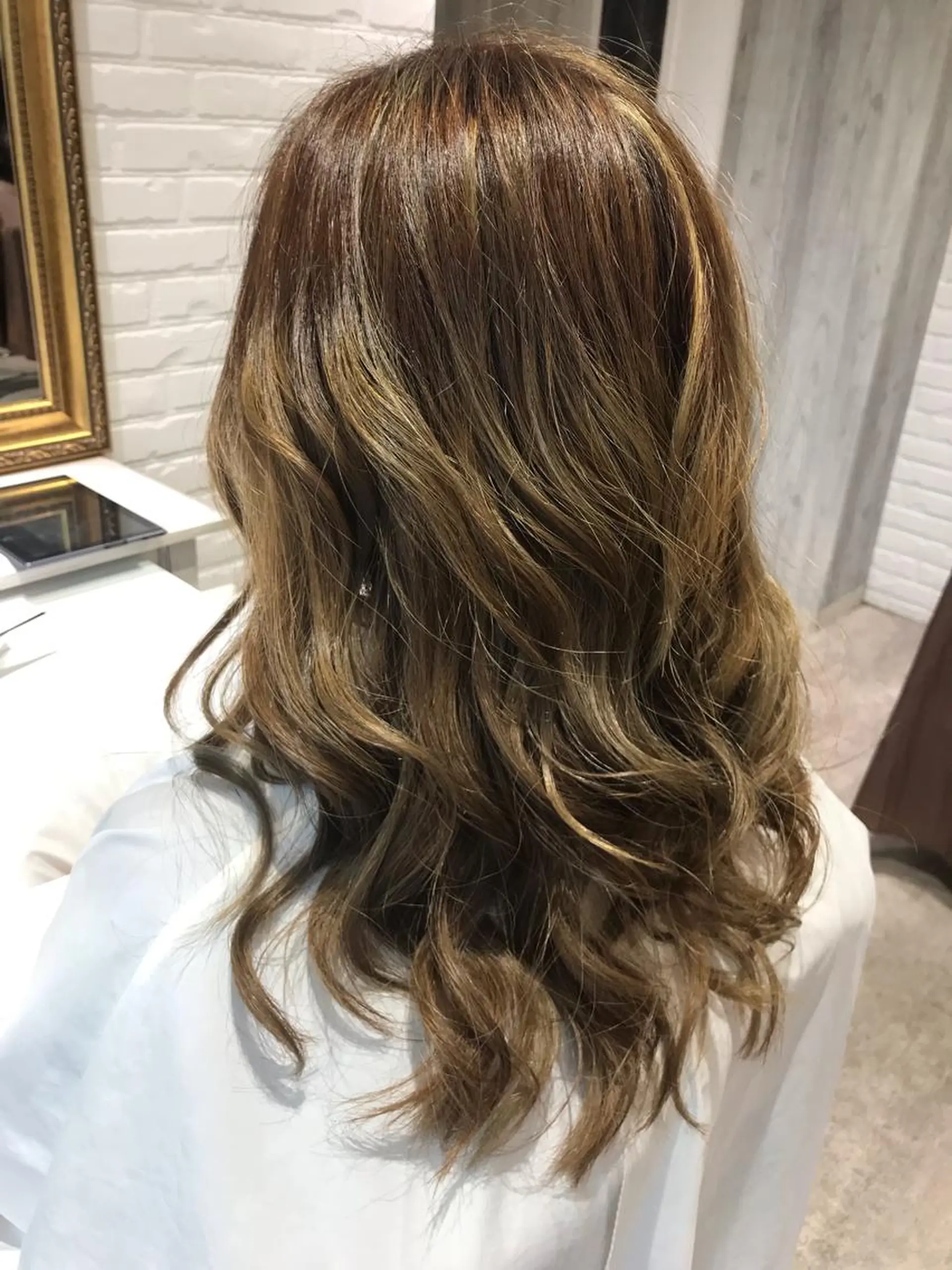セミロング カラー バレイヤージュ ベージュカラー レイヤーカット カット ヘアカラー トリートメント Renatus店長 金子裕美のヘアスタイル