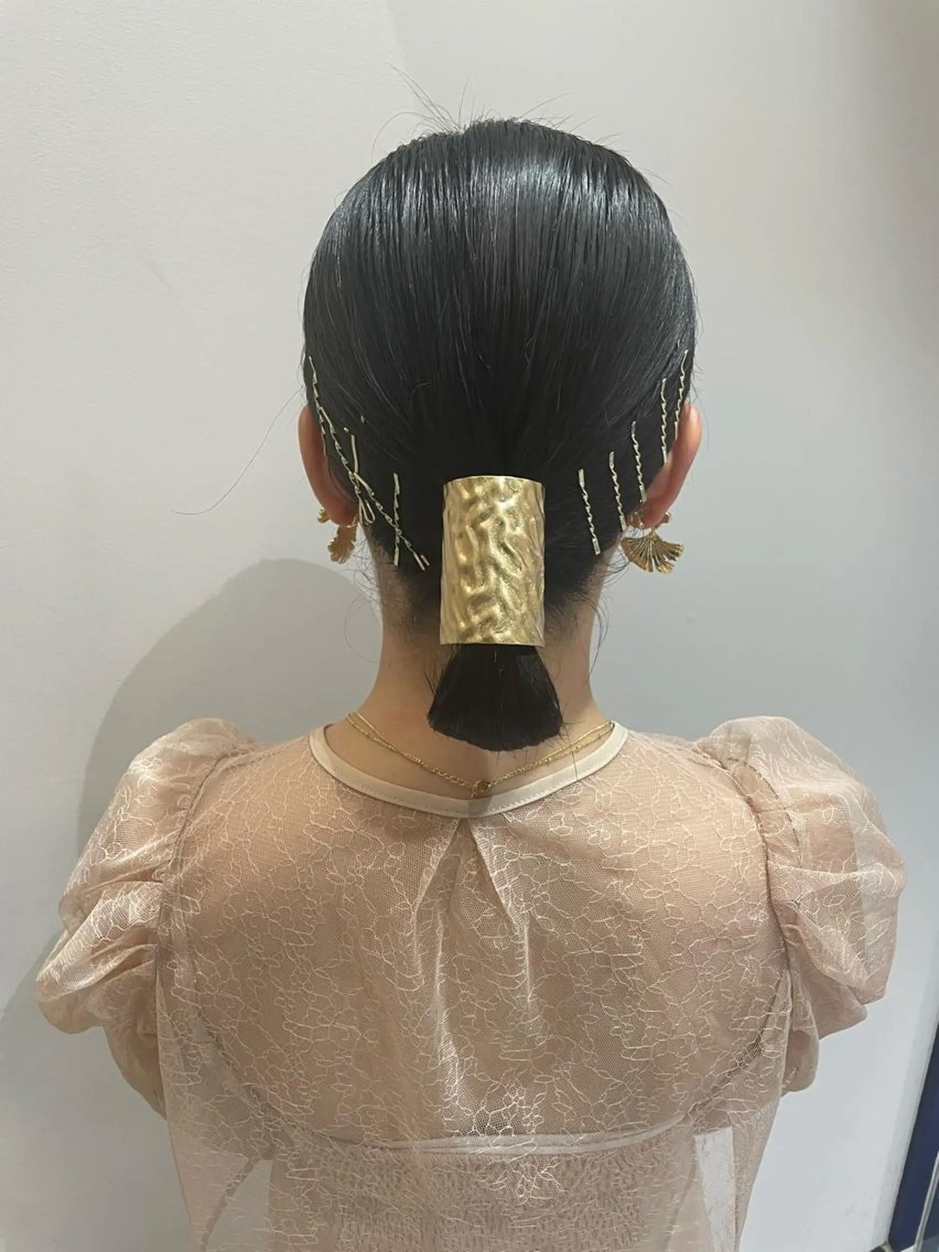 ミディアム ヘアセット 佐々木 芽衣のヘアスタイル