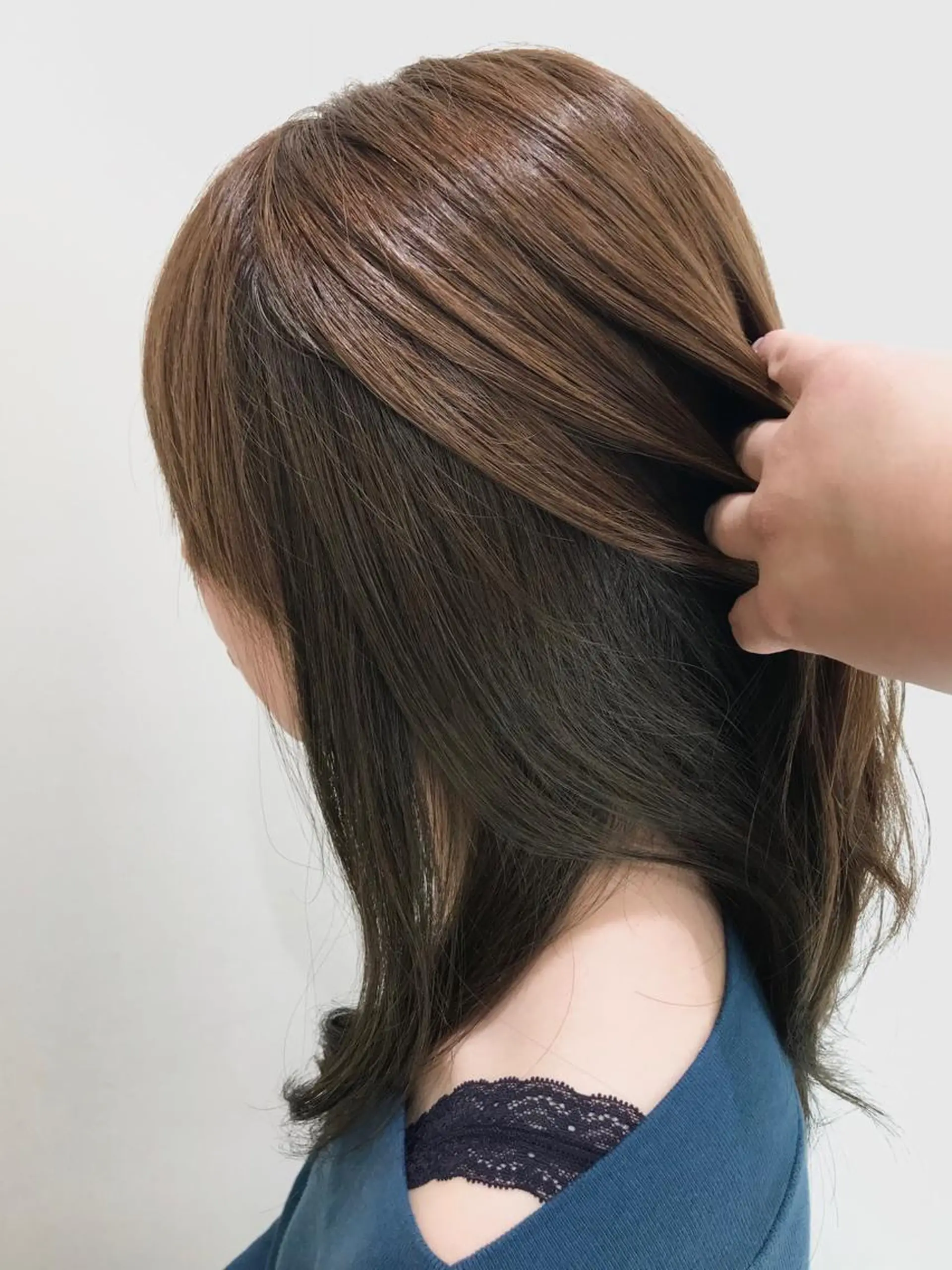 セミロング カラー イルミナカラー インナーカラー 清藤綾/脱白髪染め 白髪ぼかしハイライトのヘアスタイル
