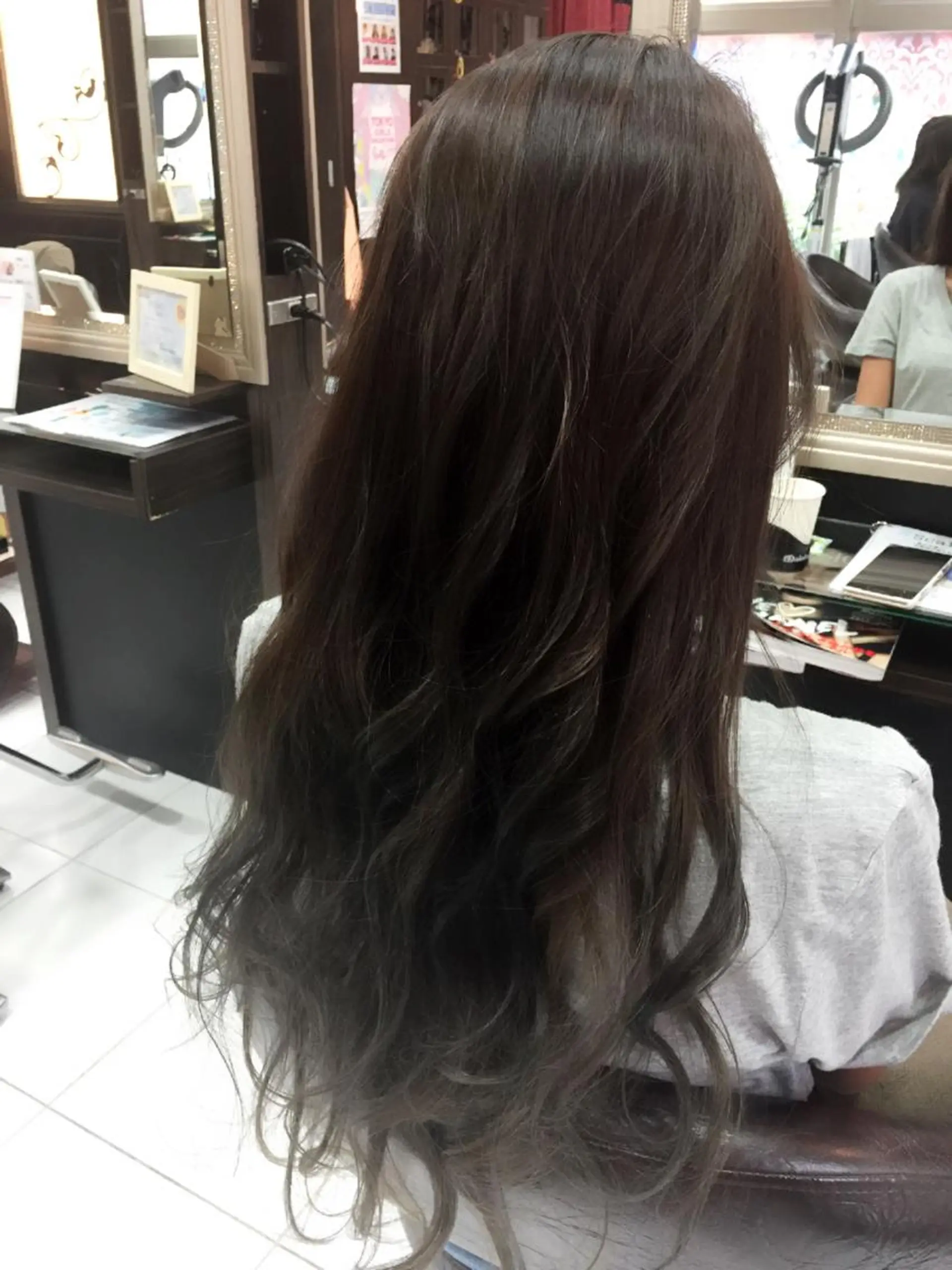 ミディアム セミロング ロング カラー 韓国ヘア✨グレージュ カラーasamiのヘアスタイル