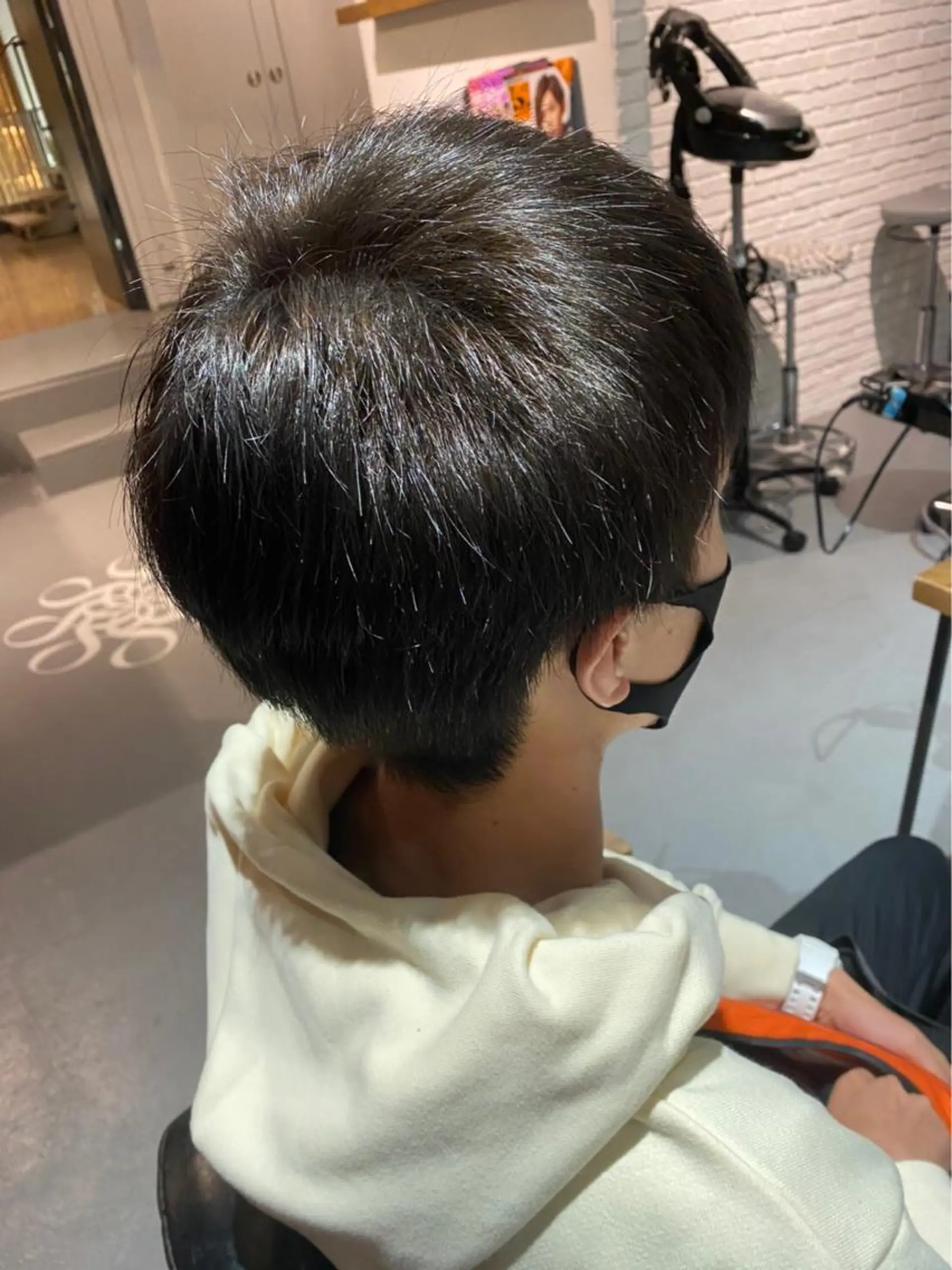 ショート メンズ ヘアカラー 関本 悠奈のヘアスタイル