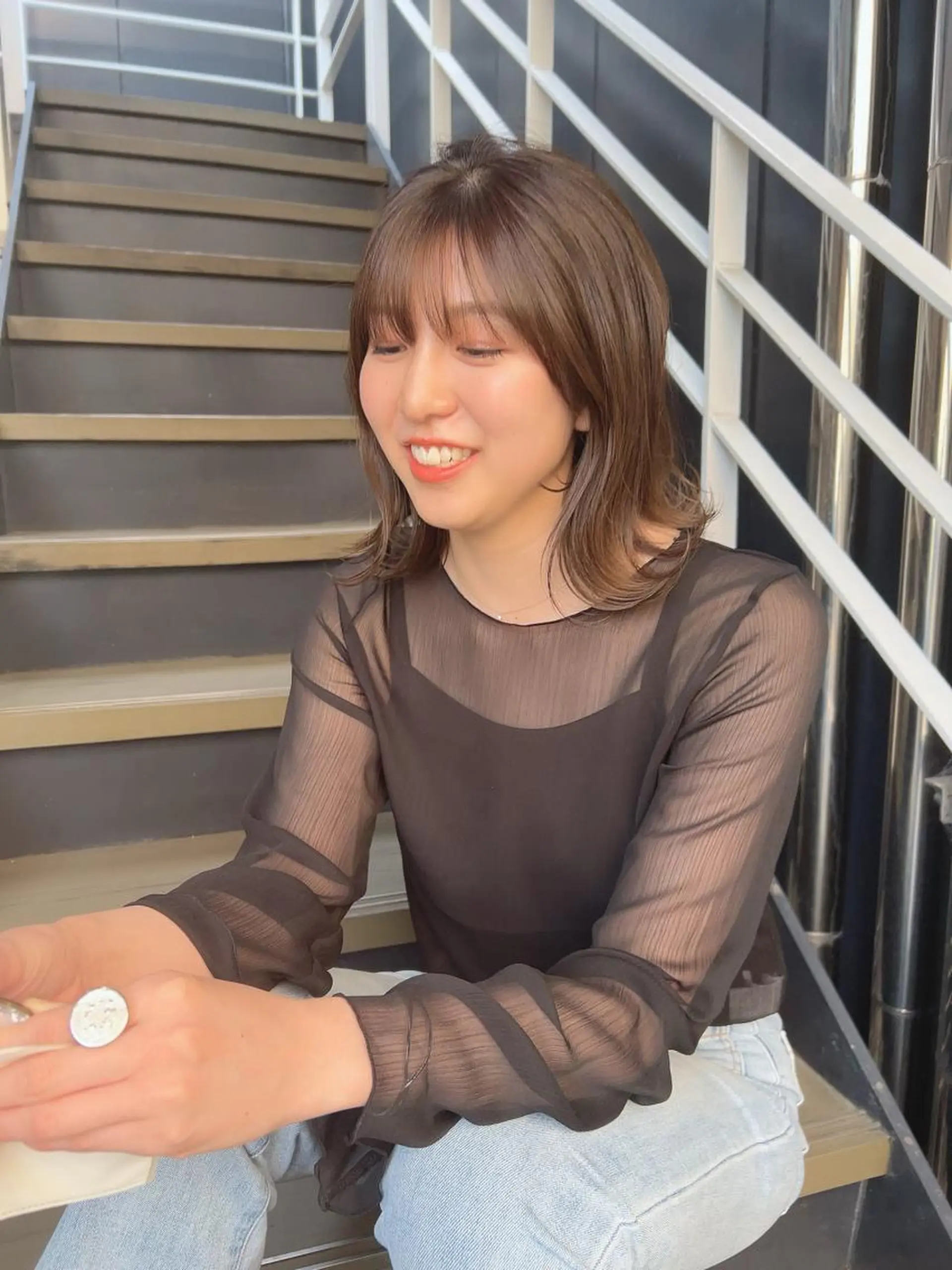 ミディアム ヘアカラー 韓国🇰🇷レイヤー カットオリーブカラーのヘアスタイル