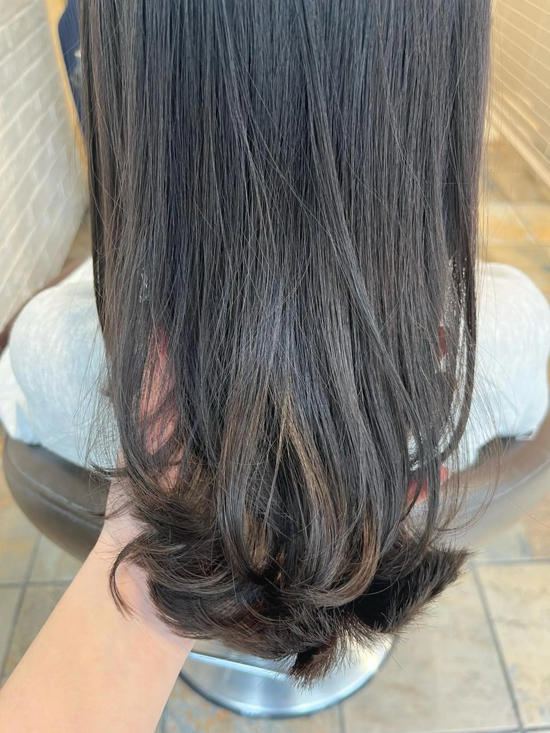 ロング カラー ブリーチ 透明感カラー 石井 歩奈のヘアスタイル