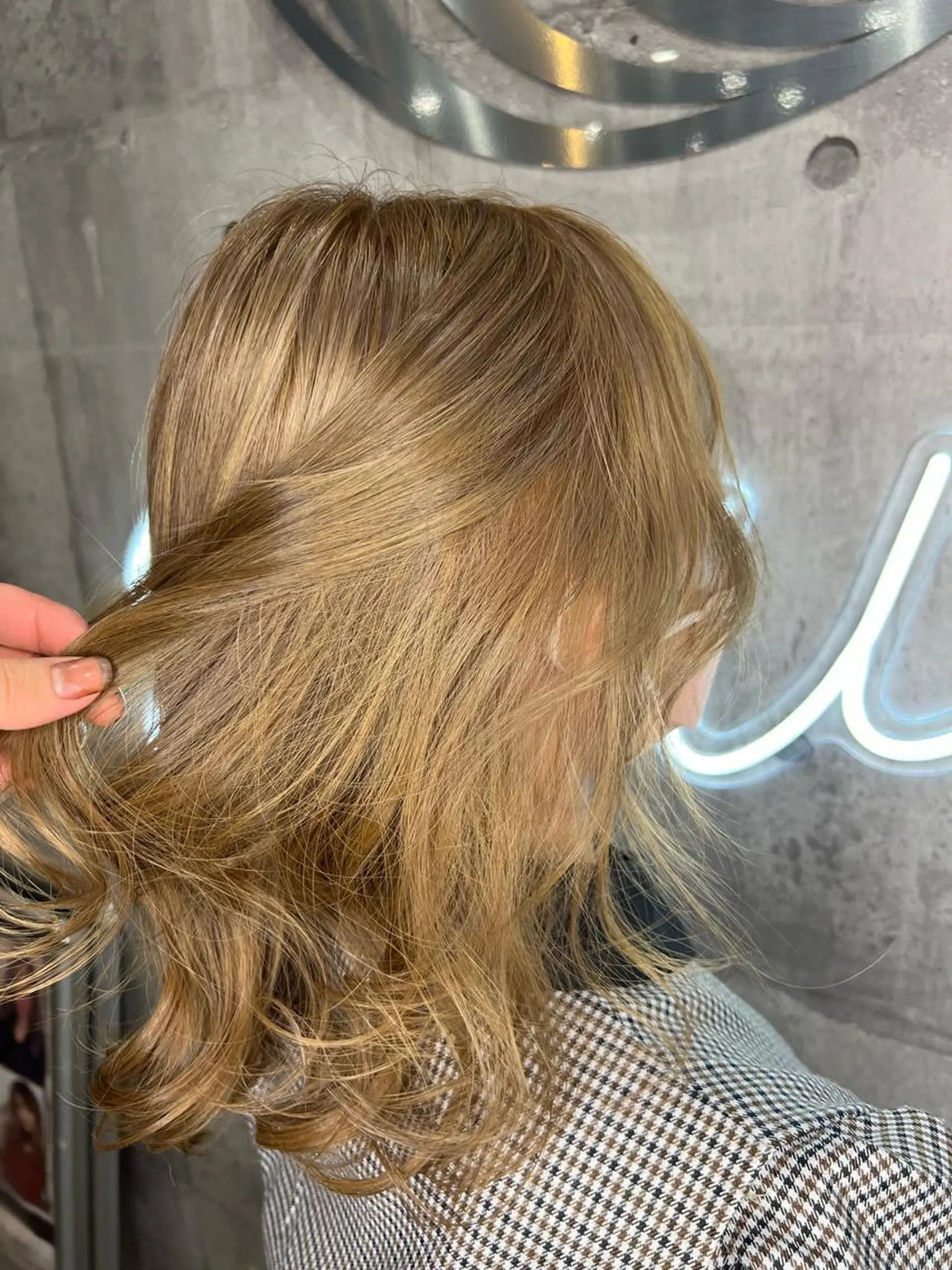 ミディアム カラー パーマ ヘアアレンジ シールエクステ ミディアムパーマ バレイヤージュ ダブルカラー ハイライトカラー ヘアカラー 韓国/顔周り/透明感 /レイヤー/ひなたのヘアスタイル