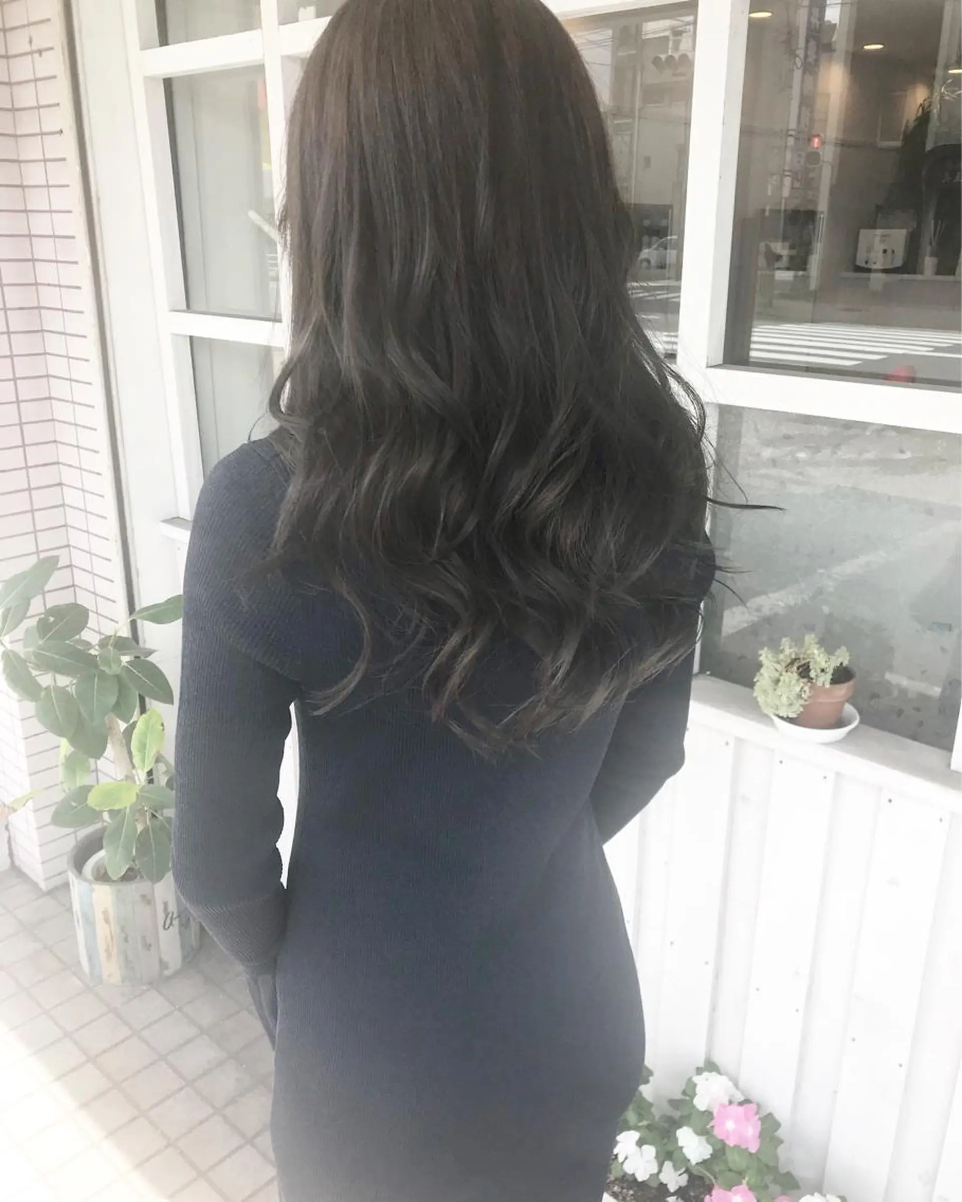 ロング 秋月 亜耶のヘアスタイル