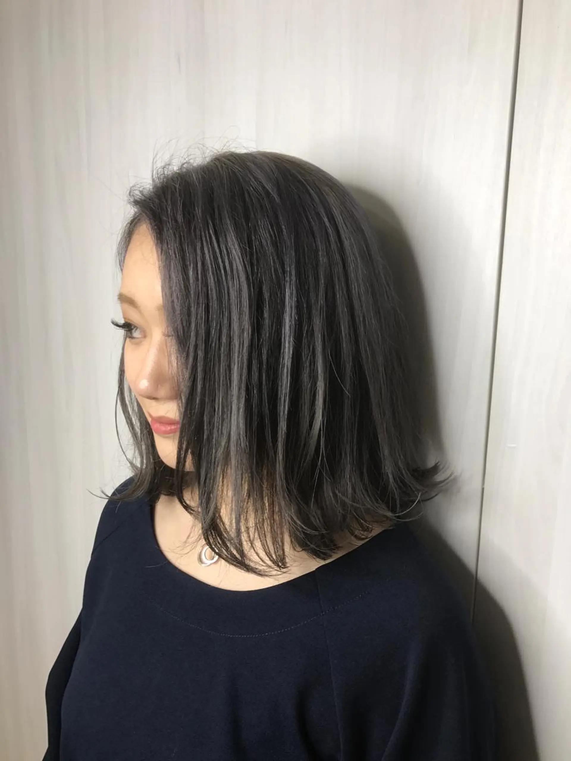 ミディアム カラー ヘアアレンジ 切りっぱなしボブ ダークグレー ボブ 松井 敬太郎のヘアスタイル