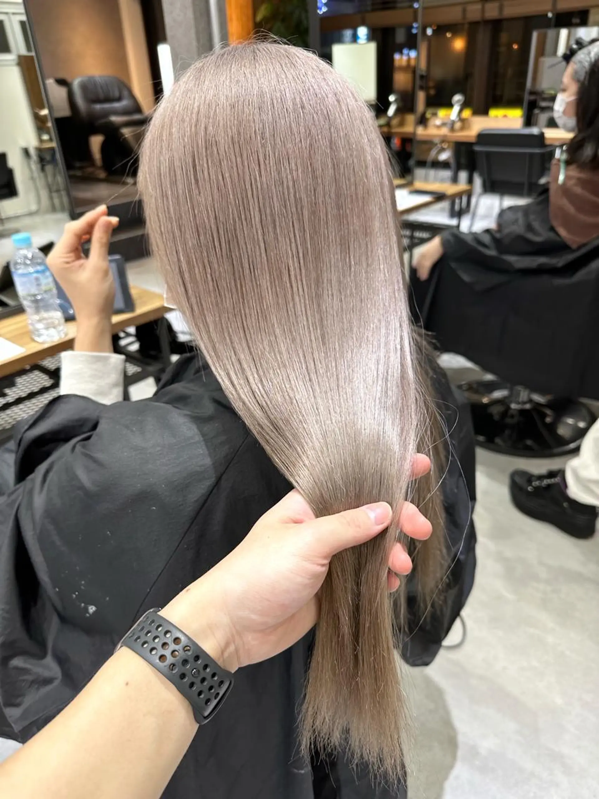 セミロング カラー アッシュ ブリーチ グレージュ ハイトーンカラー 髪質改善 KEISUKE🐶 カラー✨エクステのヘアスタイル