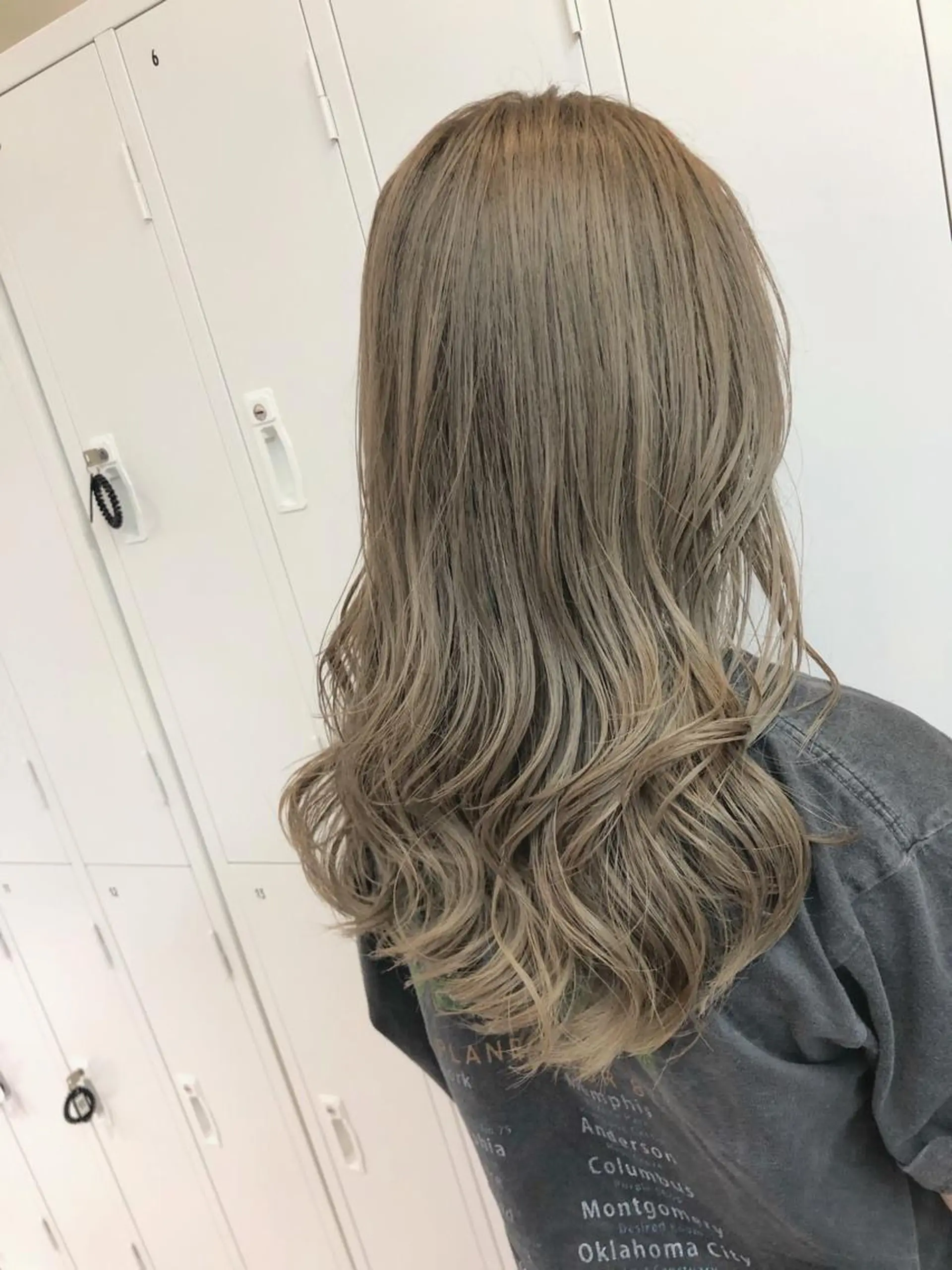セミロング カラー ベージュカラー ブリーチ ケアブリーチ ヘアカラー 山崎 俊介のヘアスタイル
