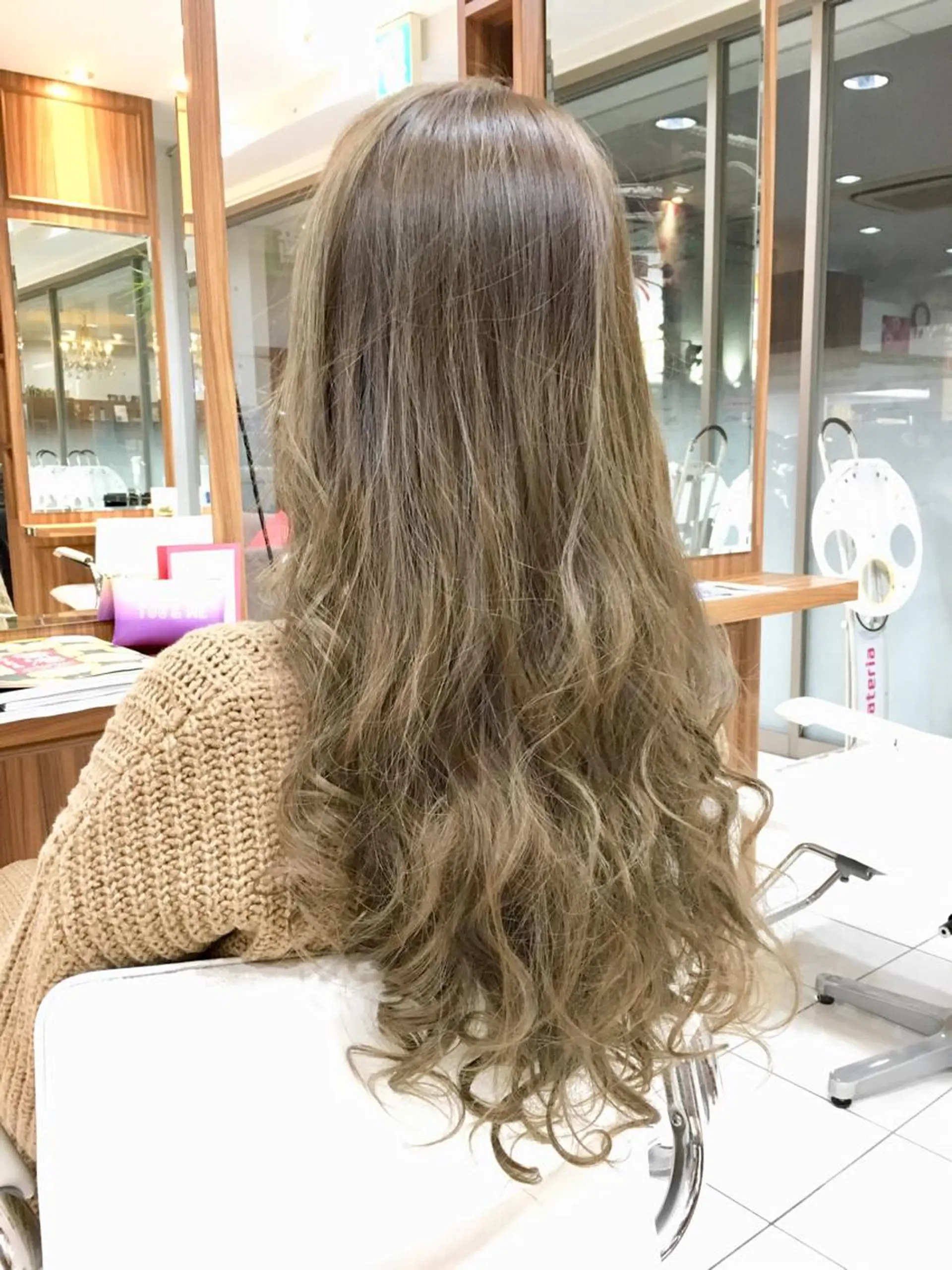セミロング カラー 白髪ぼかしハイライト 柳川拓哉のヘアスタイル