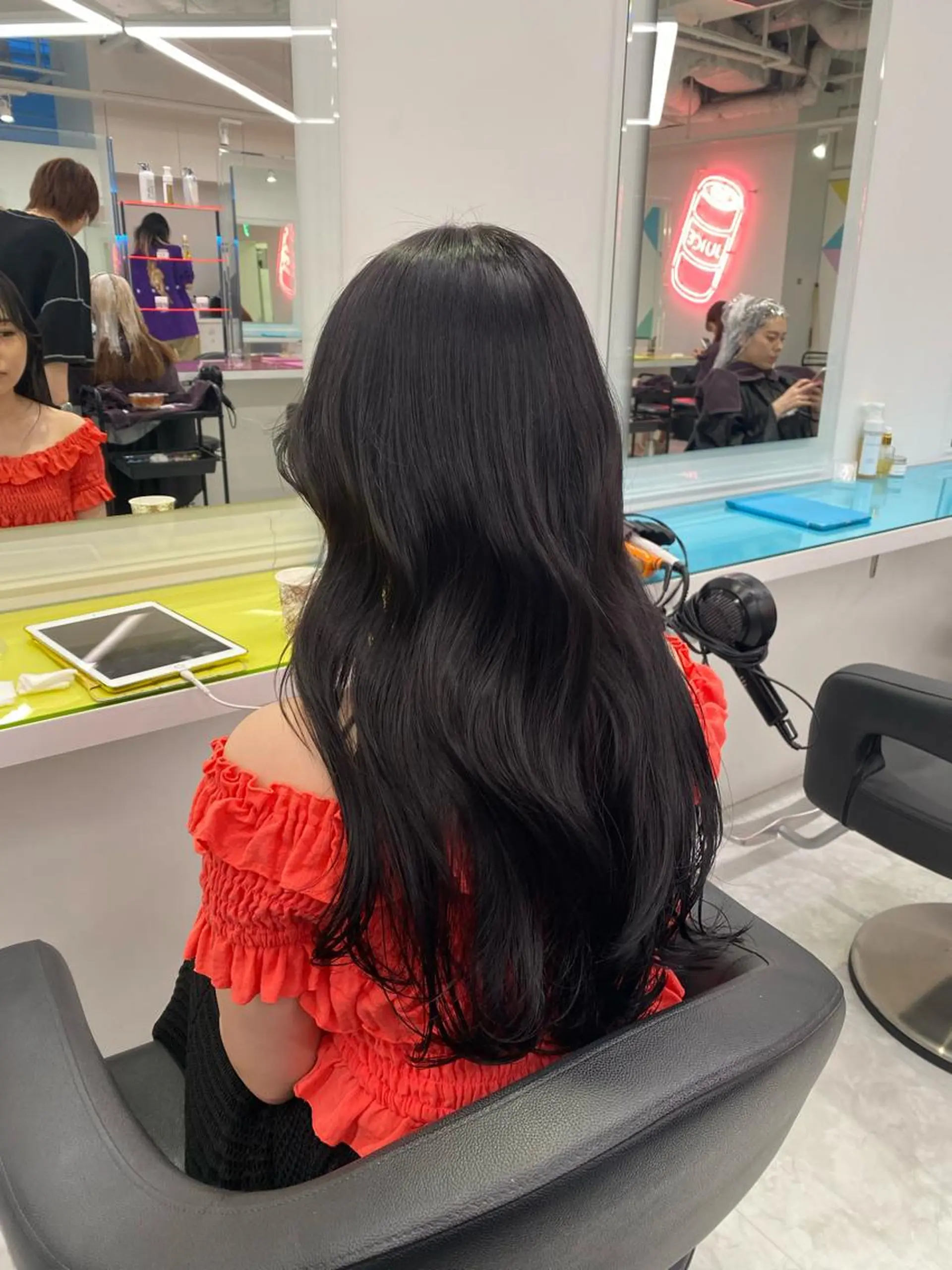 ロング カラー ヘアアレンジ 艶カラー/ハイトーン /レイヤーカットのヘアスタイル