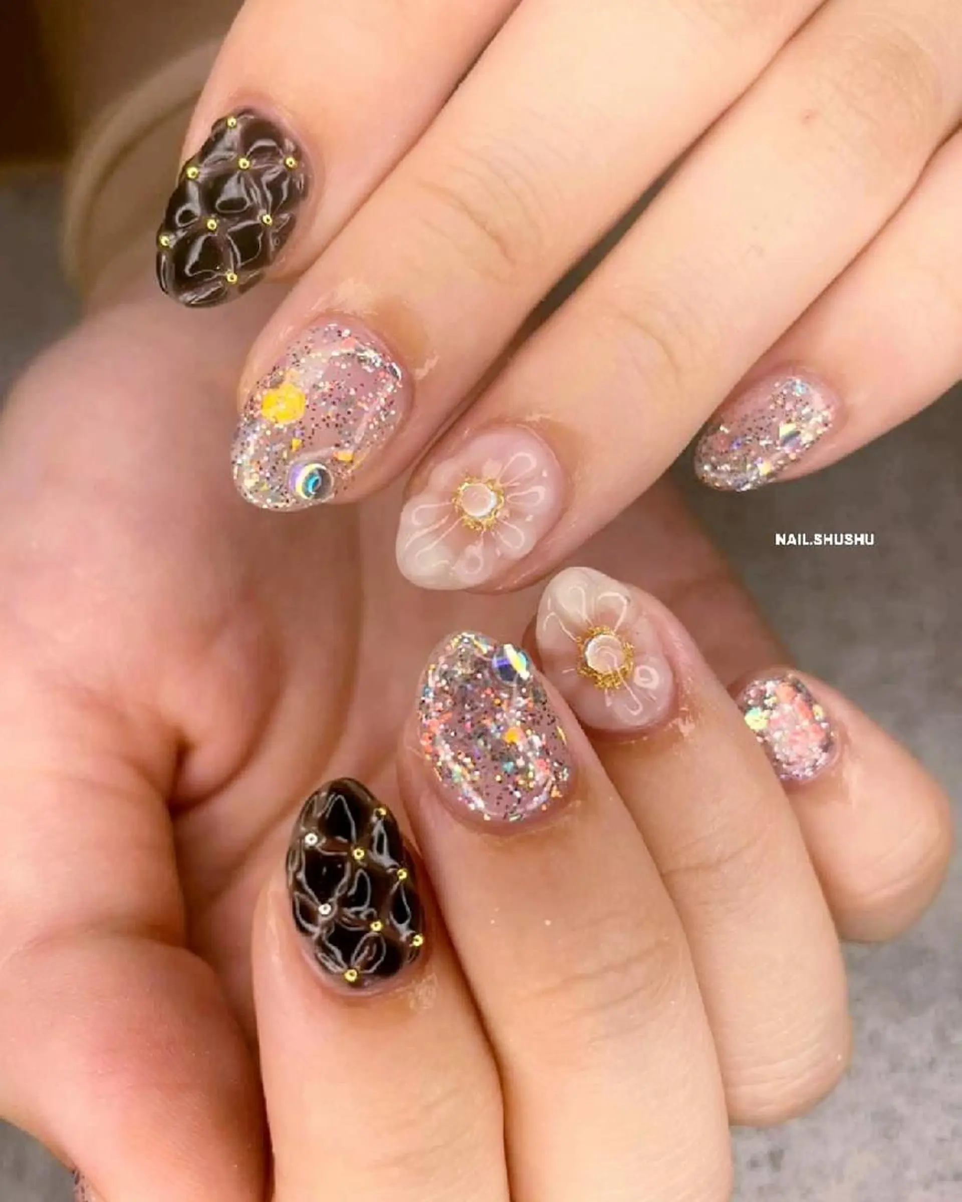 ネイル アートネイル 韓国ネイル 持ち込み ニュアンスネイル シンプルネイル 3dパーツ/流行り 👧shushu❤️のネイルデザイン