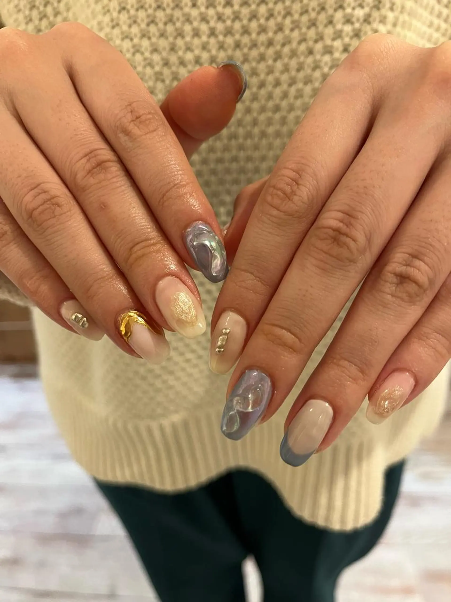 ネイル ハンドネイル une／YUKINA 🫧大人nuanceのネイルデザイン