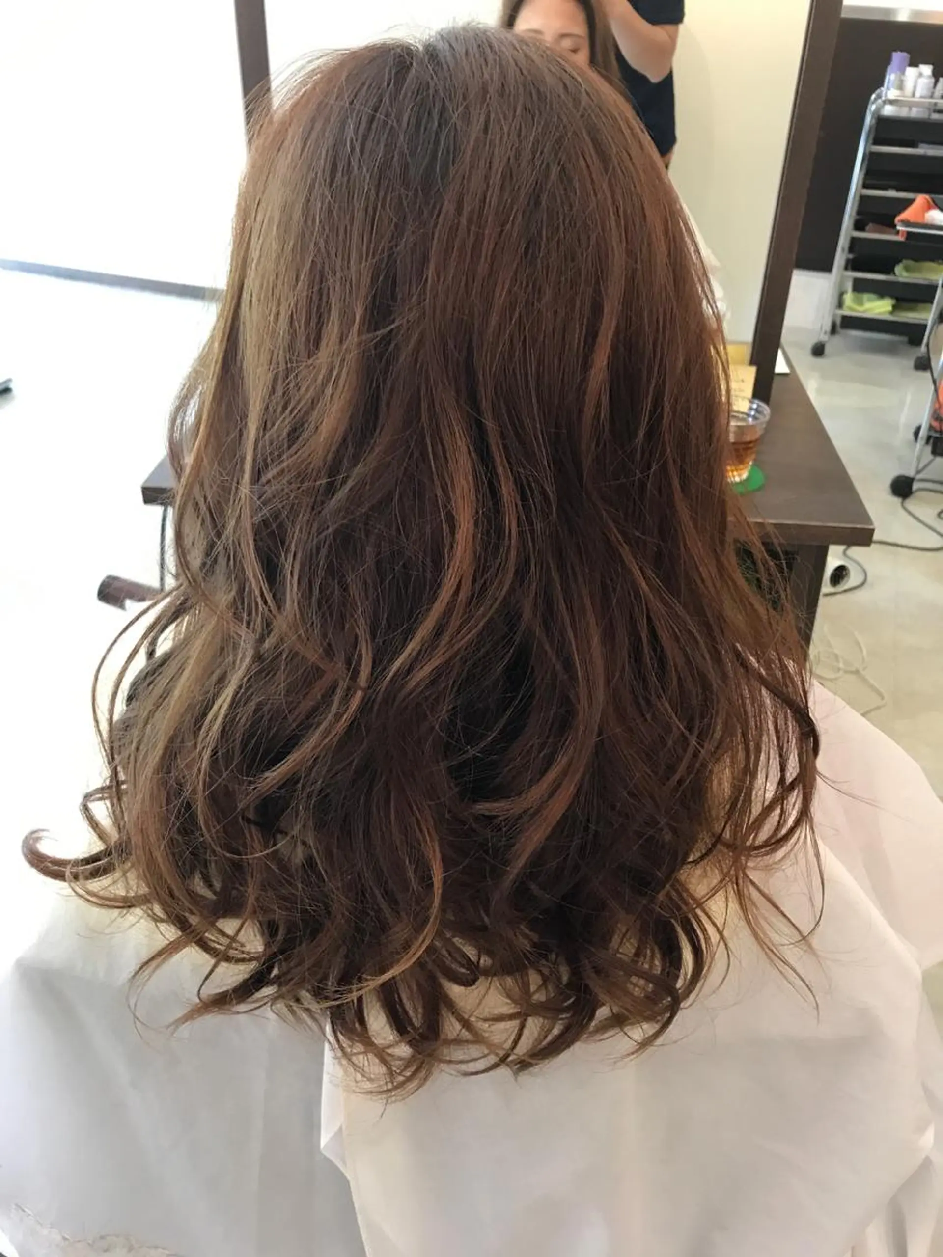 ロング カラー ベージュカラー ショコラベージュ 岡本 智次のヘアスタイル
