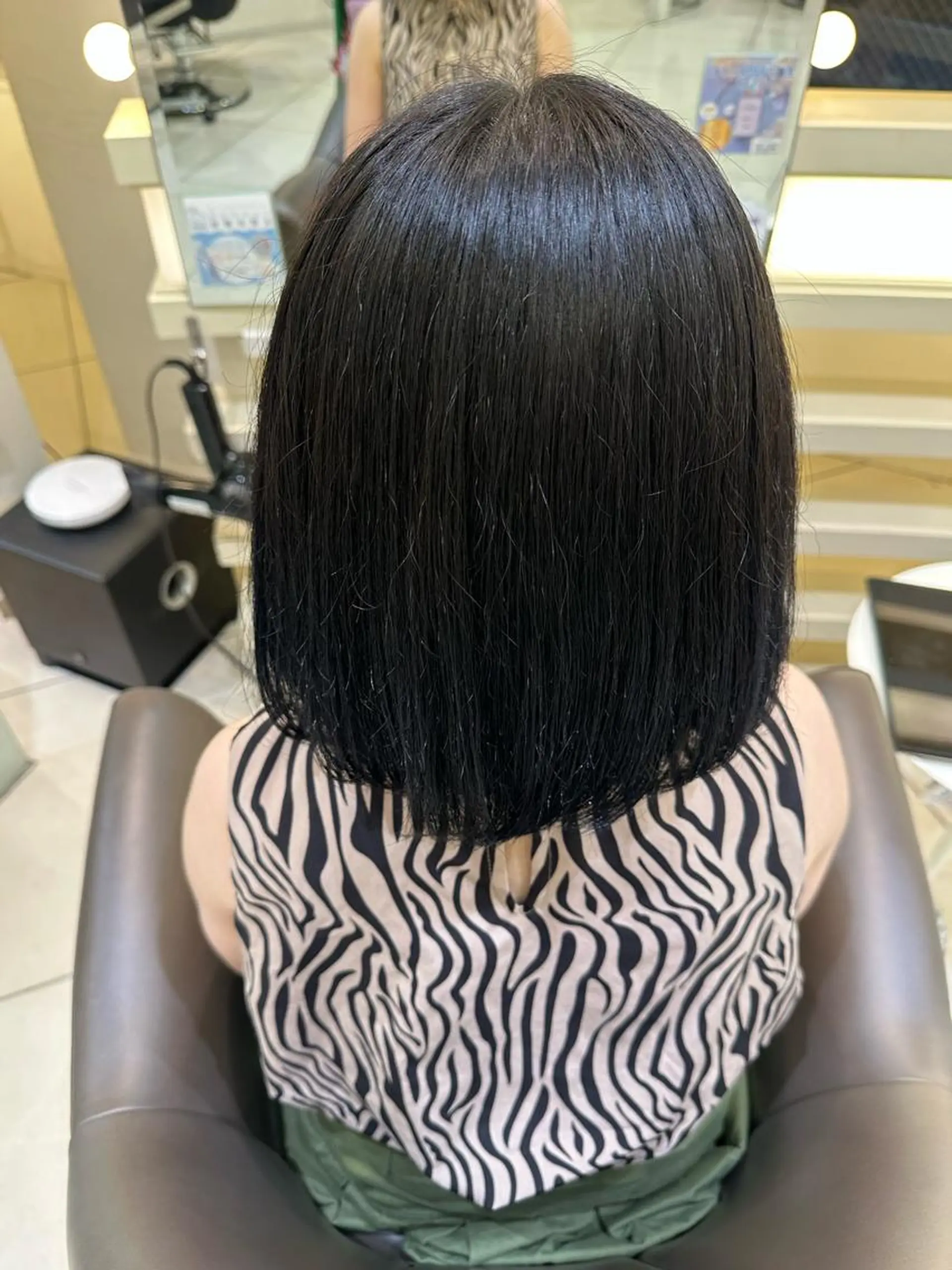 ショート カラー タイトボブ個性派カラ ーAKANEのヘアスタイル