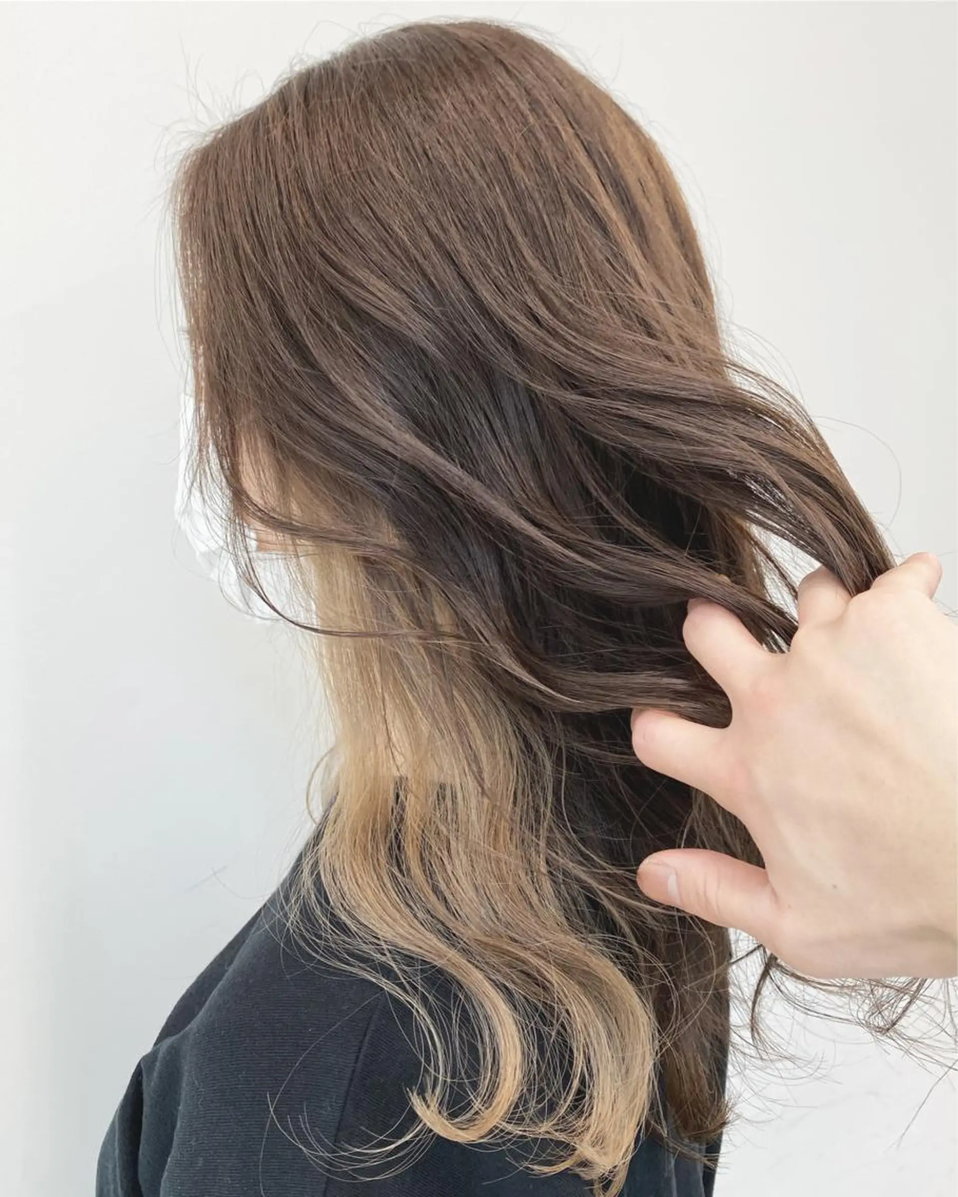 セミロング カラー ヘアアレンジ ベージュカラー ブリーチ イヤリングカラー ホワイトベージュ ヘアカラー トリートメント 🦄インナーカラー 🦄貫井彩花のヘアスタイル