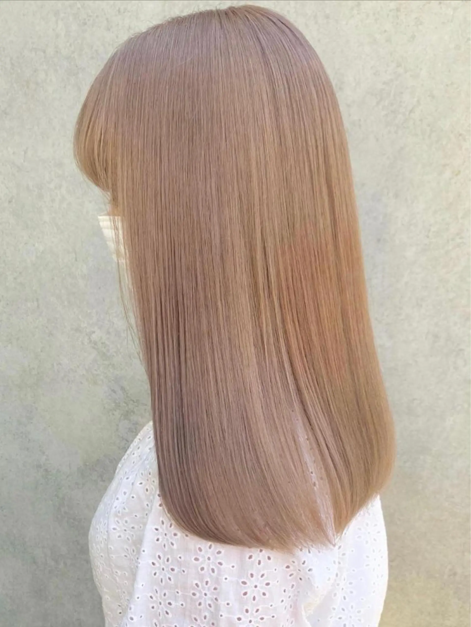 ロング カラー ベージュカラー ブリーチ ホワイトベージュ fifth所属・fifth おのでら ようのヘアスタイル