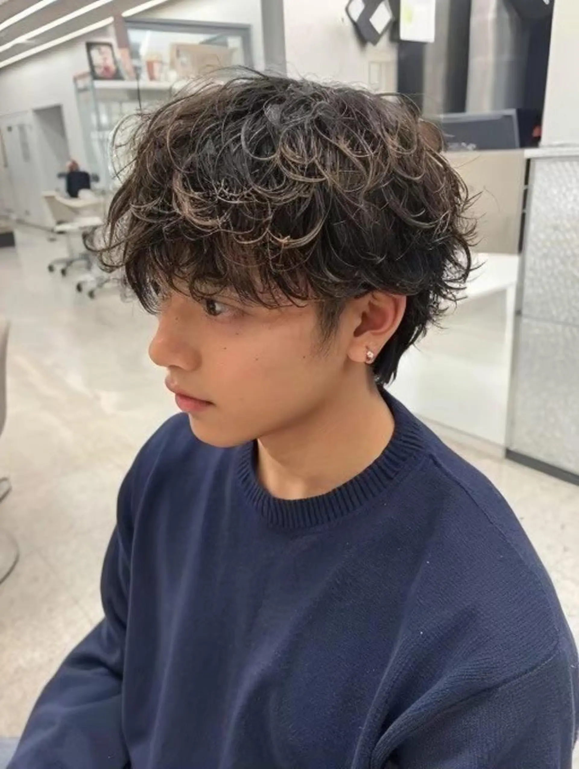 メンズ メンズブリーチ センターパート メンズ韓国風 韓国マッシュ マッシュ メンズスタイリスト✨ 助川龍哉のヘアスタイル