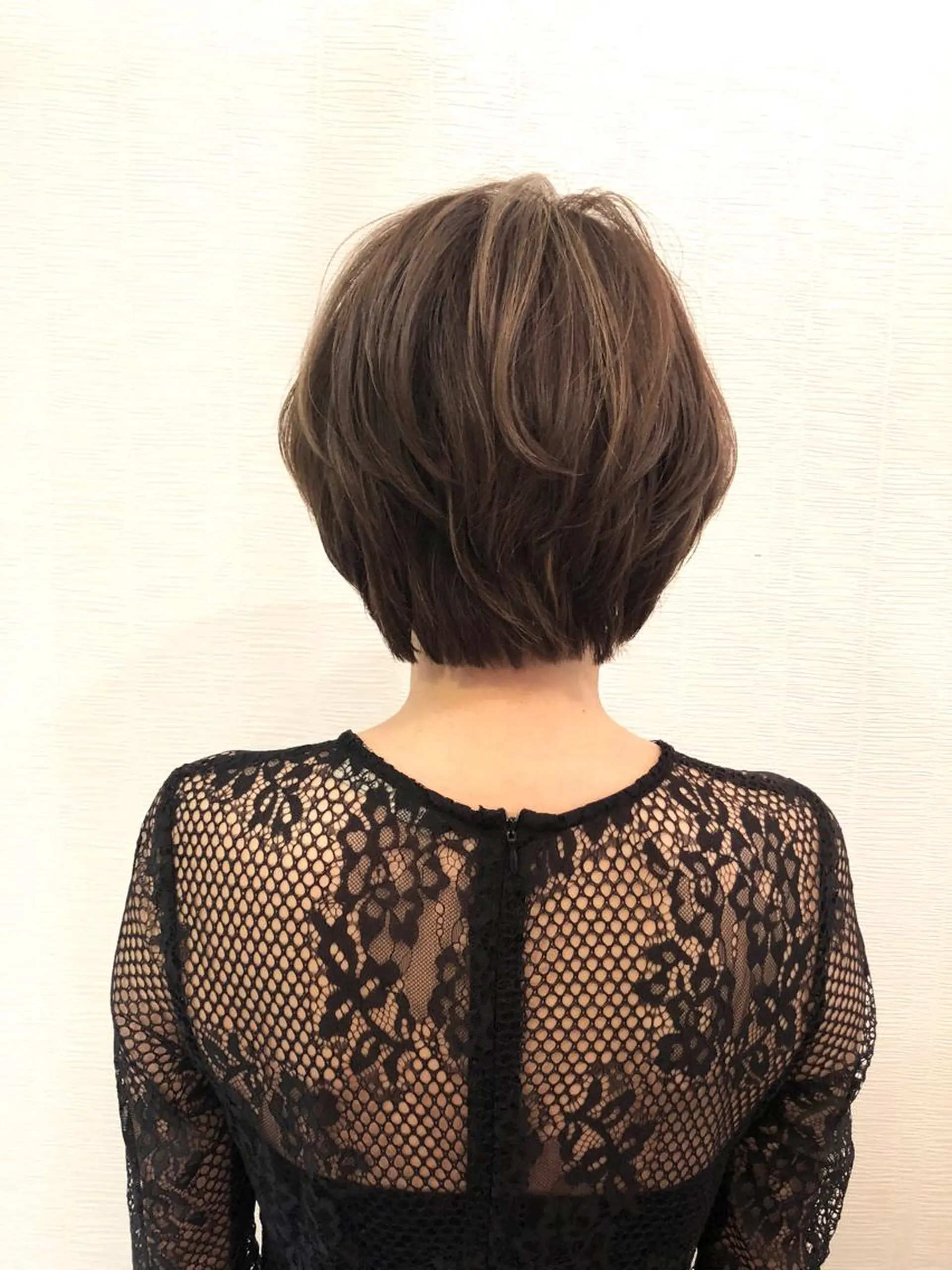 ショート カラー ブリーチ デザインカラー ハイライトカラー ハイライト カット ヘアカラー トリートメント 平川 友希子のヘアスタイル