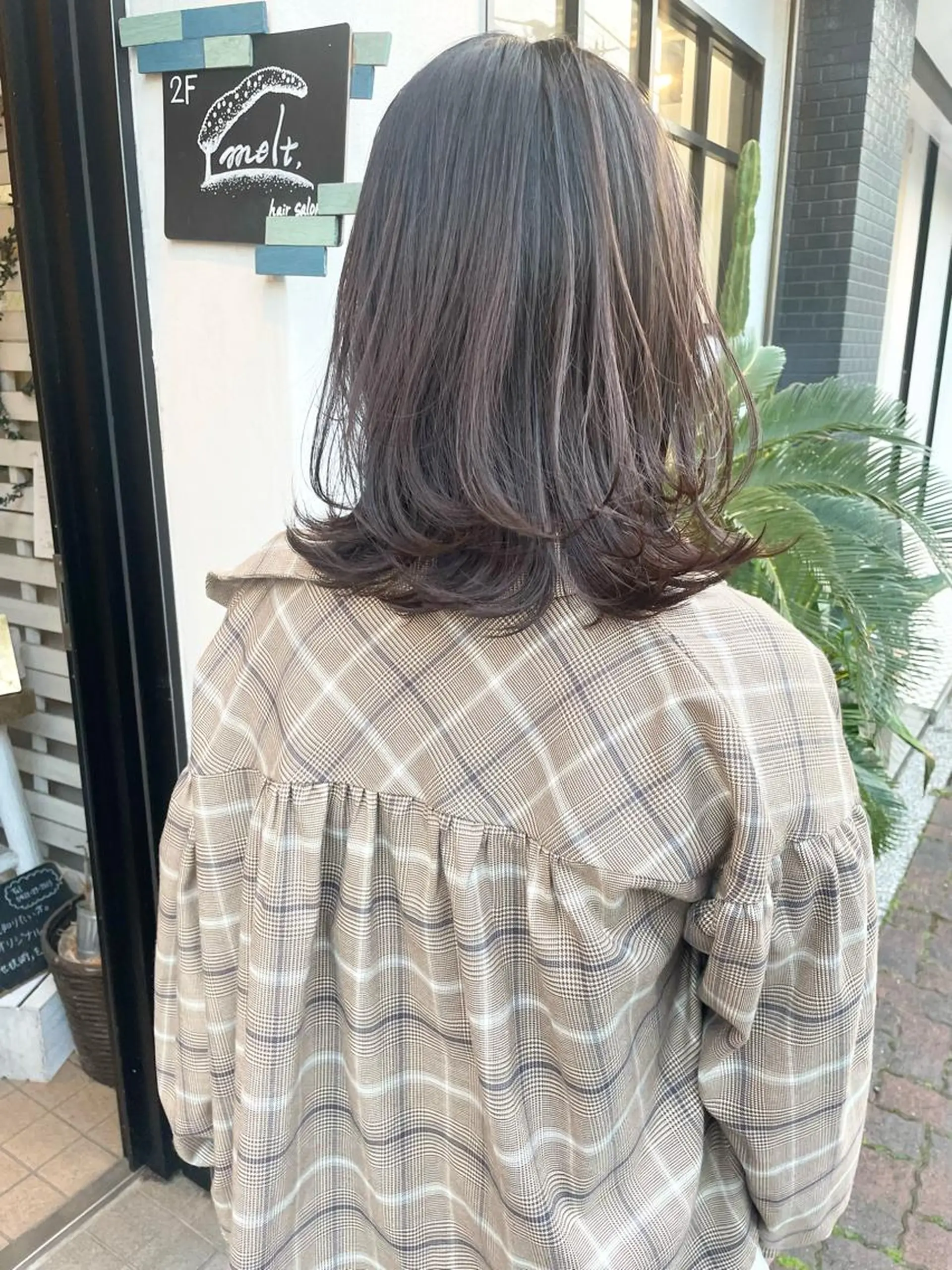 ミディアム カラー ボブレイヤー ベージュカラー ブリーチ 透明感カラー グレージュ 🩰オリーブ/ ベージュ松本咲花🩰のヘアスタイル