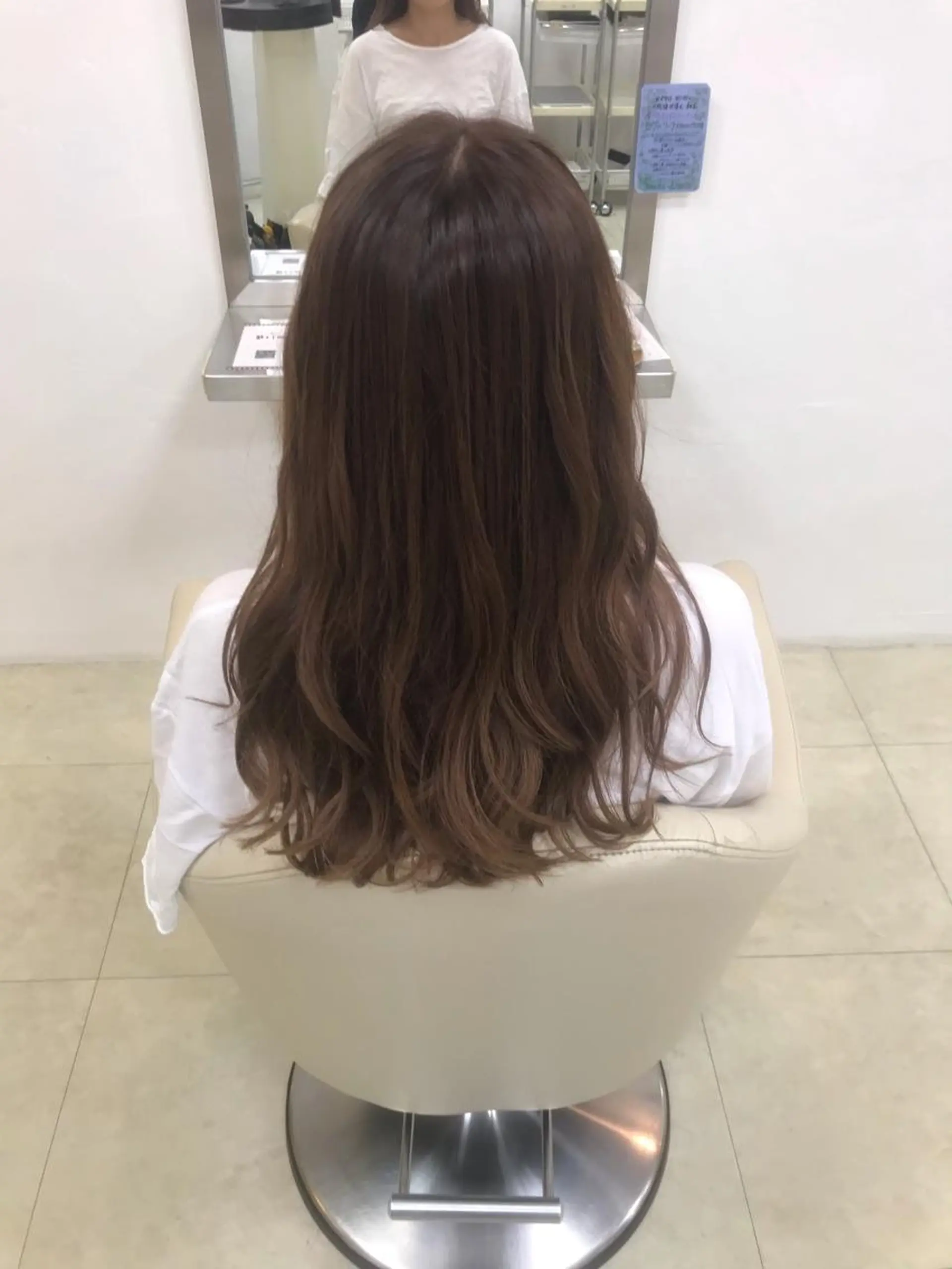 ロング カラー アッシュ ベージュカラー 浅岡 のどかのヘアスタイル