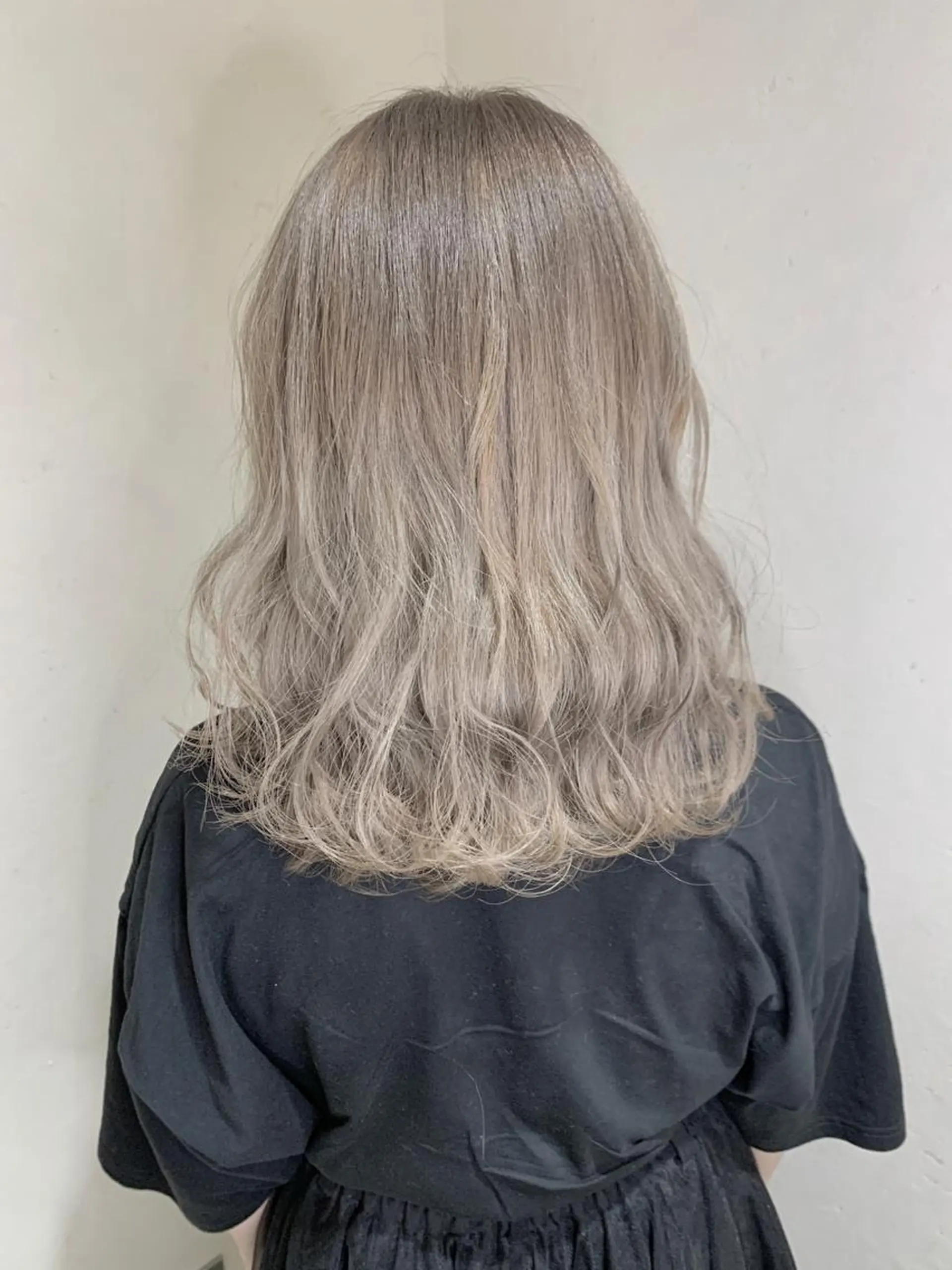 セミロング カラー パーマ ヘアアレンジ ベージュカラー ブリーチ ケアブリーチ ミルクティーベージュ ホワイトミルクティーベージュ ヘアカラー トリートメント 縮毛矯正/美髪 髪質改善/石田幸輔のヘアスタイル