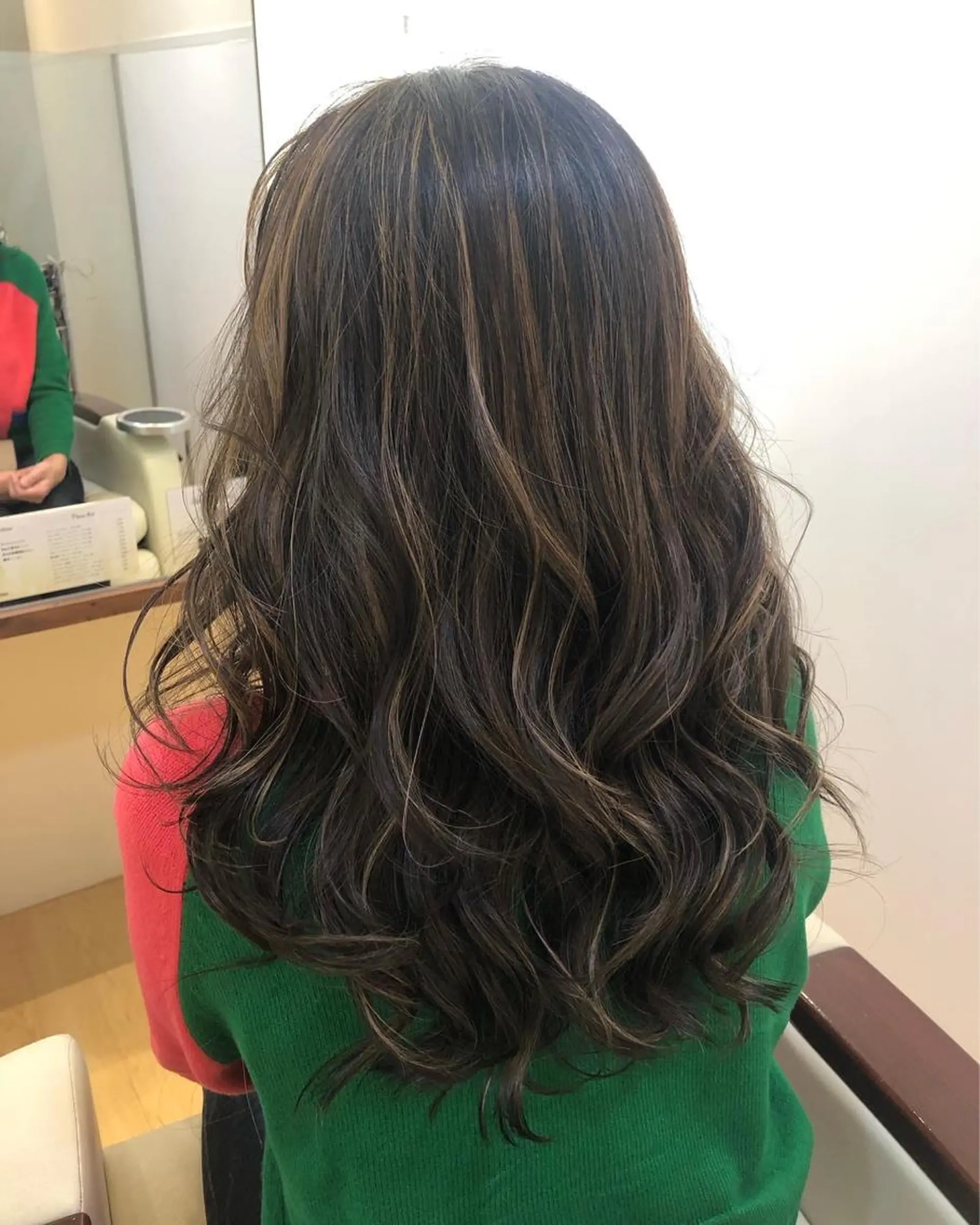 セミロング ハイライト ヘアカラー 山岡 徹也のヘアスタイル