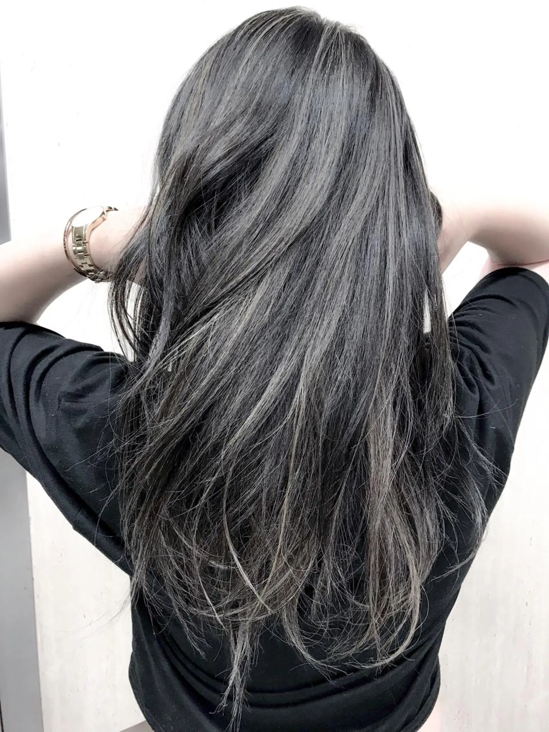 セミロング カラー 黒髪 ブルーカラー ブルーブラック 透明感カラー ハイライトカラー ヘアカラー BOX mico.のヘアスタイル