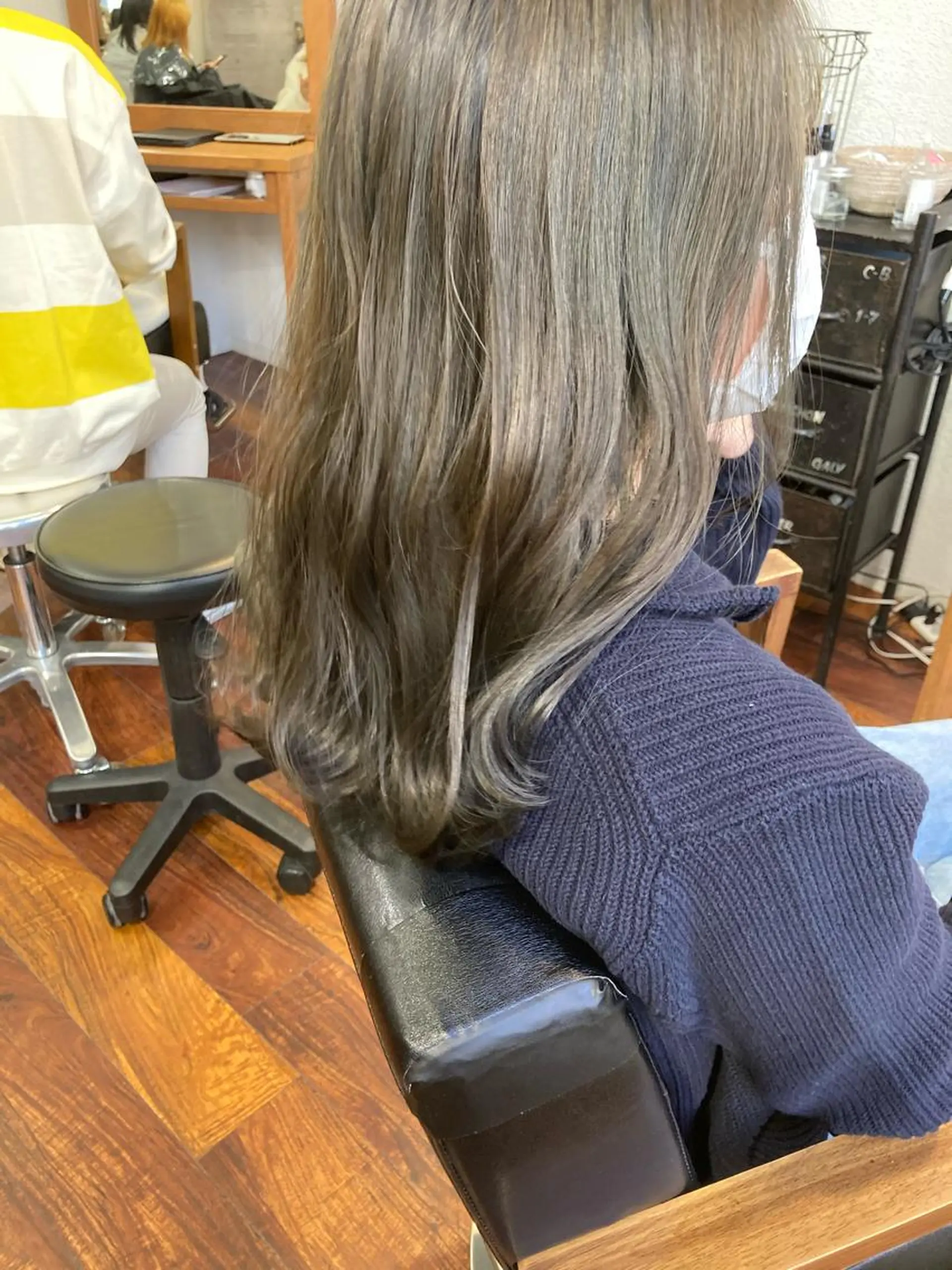 セミロング カラー ベージュカラー ブリーチ ミント ミントベージュ カット ヘアカラー トリートメント 小木曽智美 /ボブ/ショートのヘアスタイル