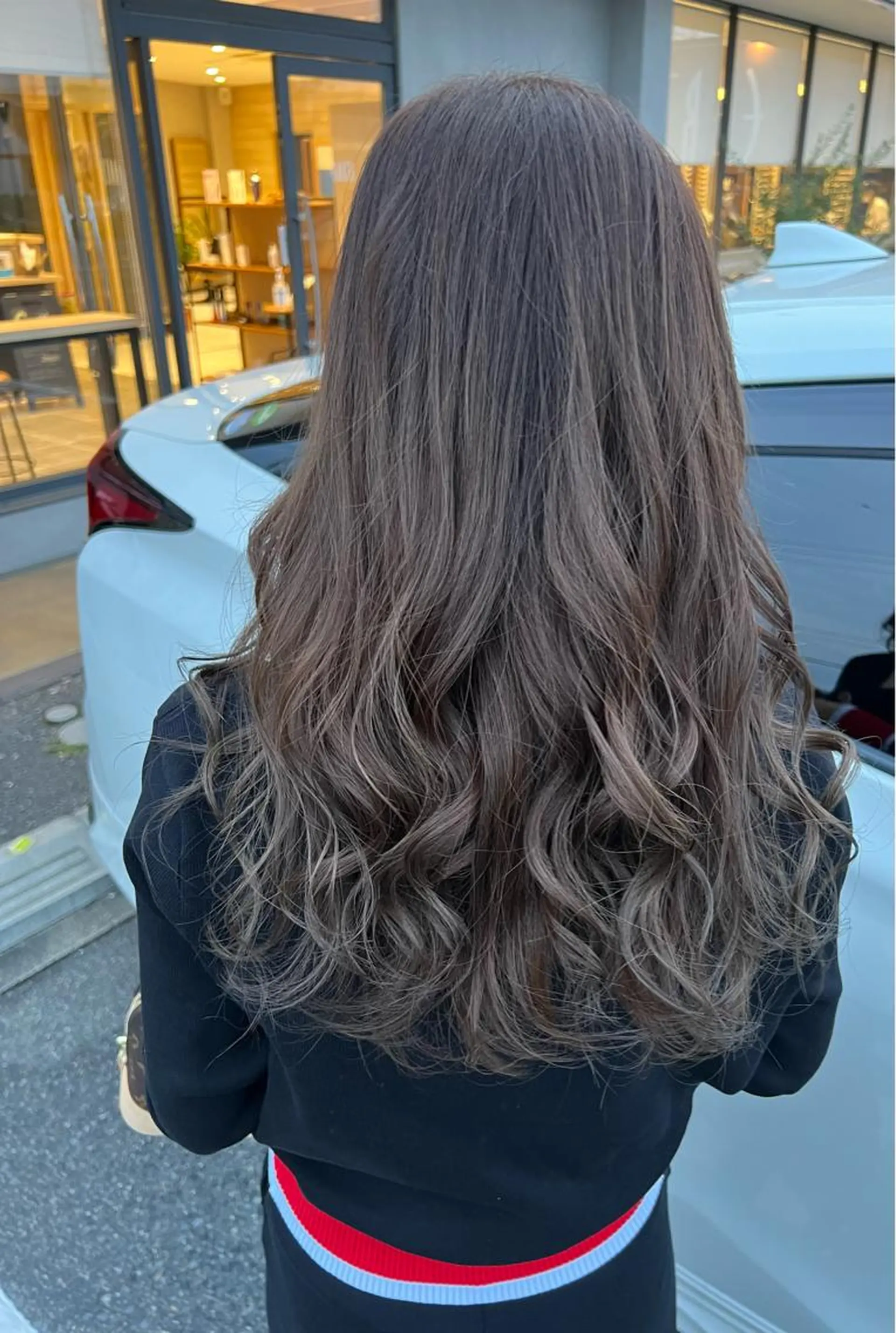 ロング 岡田 麗華のヘアスタイル