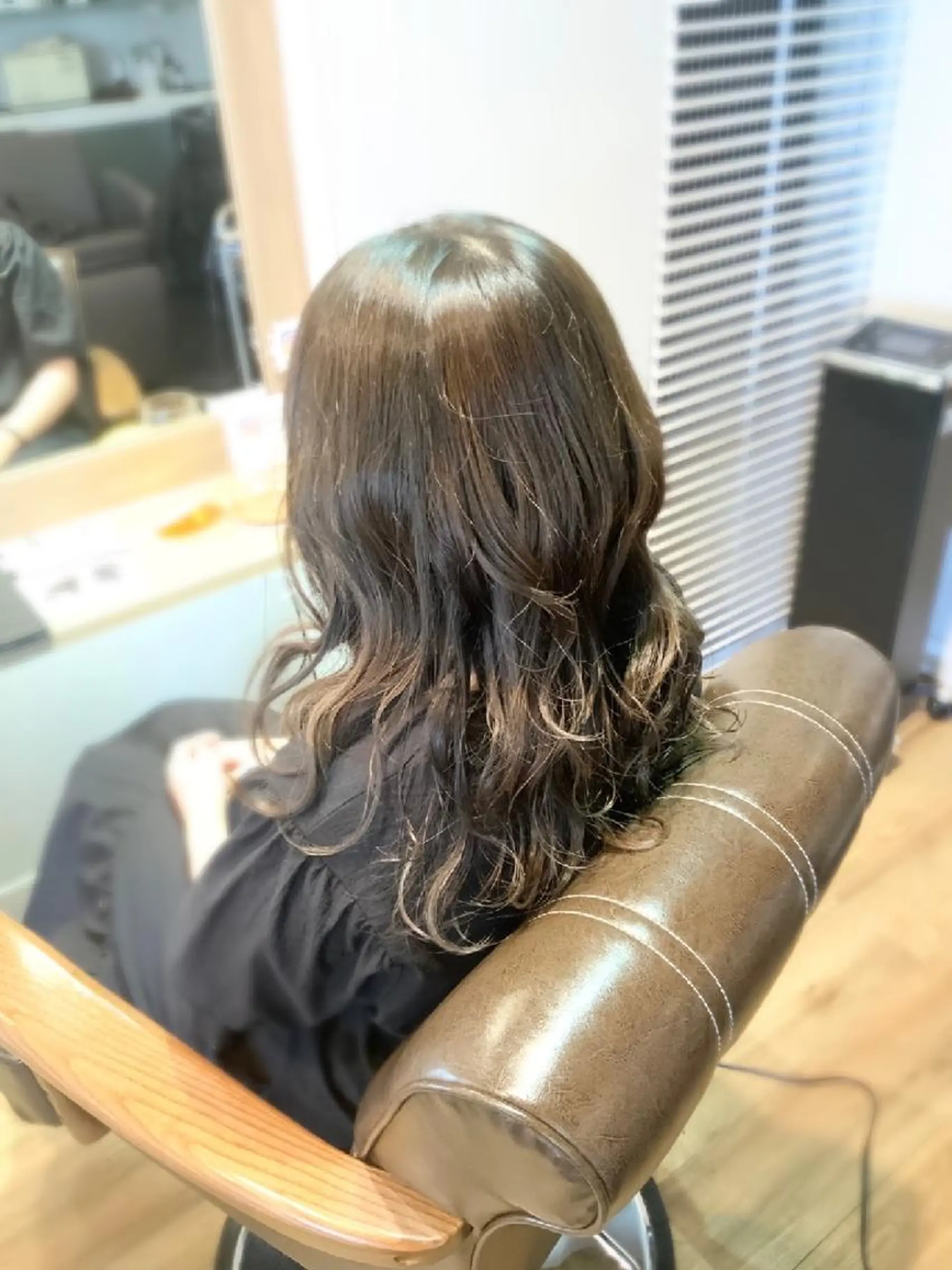 カラー セミロング アッシュ 堀 望美のヘアスタイル