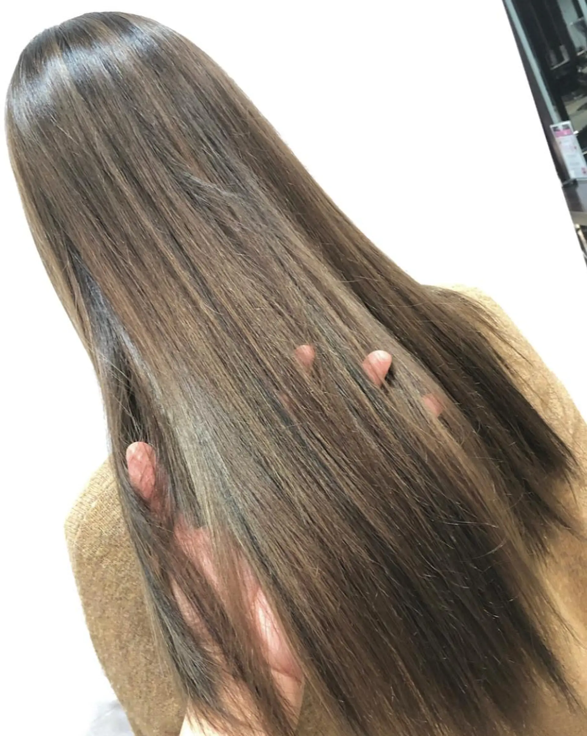 ロング GISELAジゼラ所属・手塚 亮汰のヘアスタイル