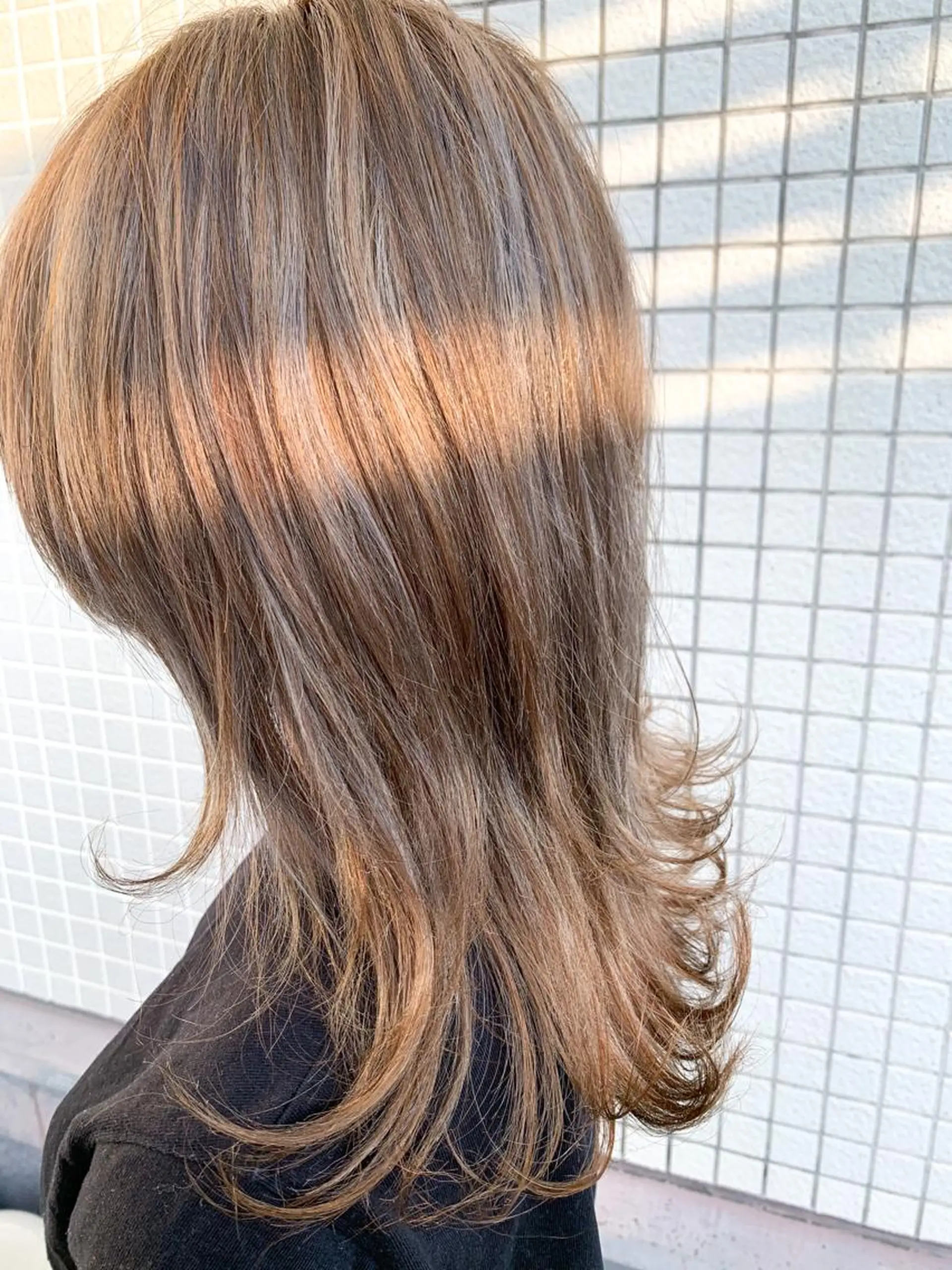 セミロング カラー セミロングパーマ アッシュ ブリーチ ケアブリーチ 透明感カラー カット ヘアカラー トリートメント モリシュンスケ /レイヤー/髪質改善のヘアスタイル