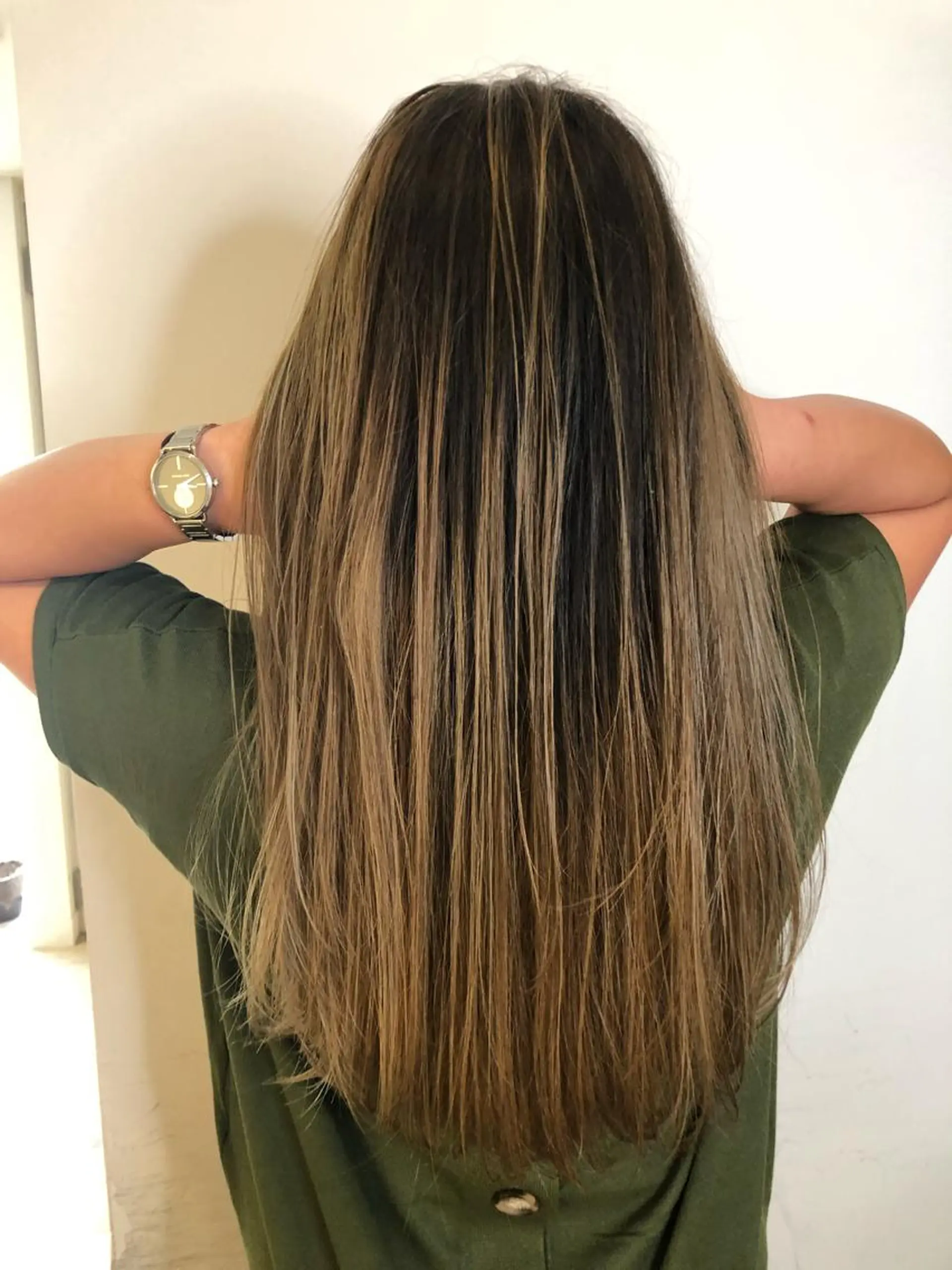 ロング カラー バレイヤージュ レイヤーカット ブリーチカラー🌈 石垣翔太のヘアスタイル